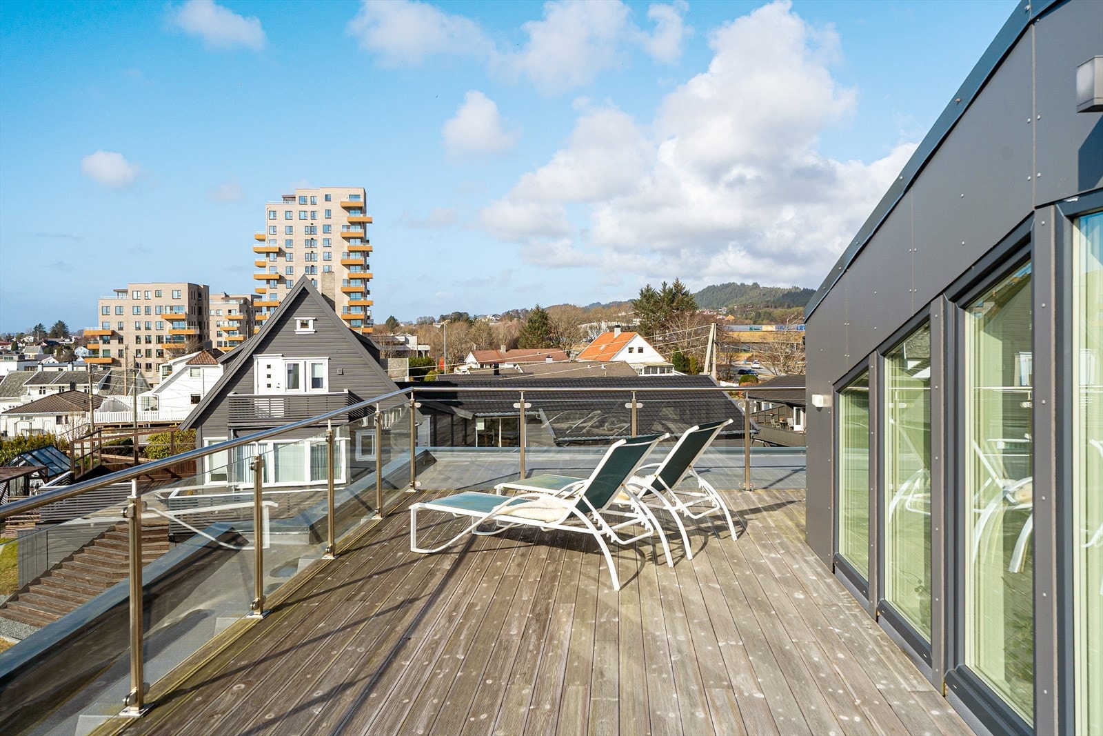 Terrassen har et areal på hele 37 kvadratmeter. Galleribilde