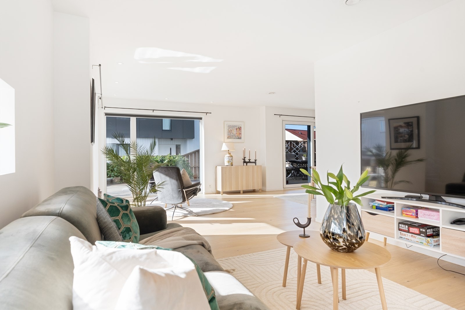 Lys og luftig hovedstue i 1. etasje. Galleribilde