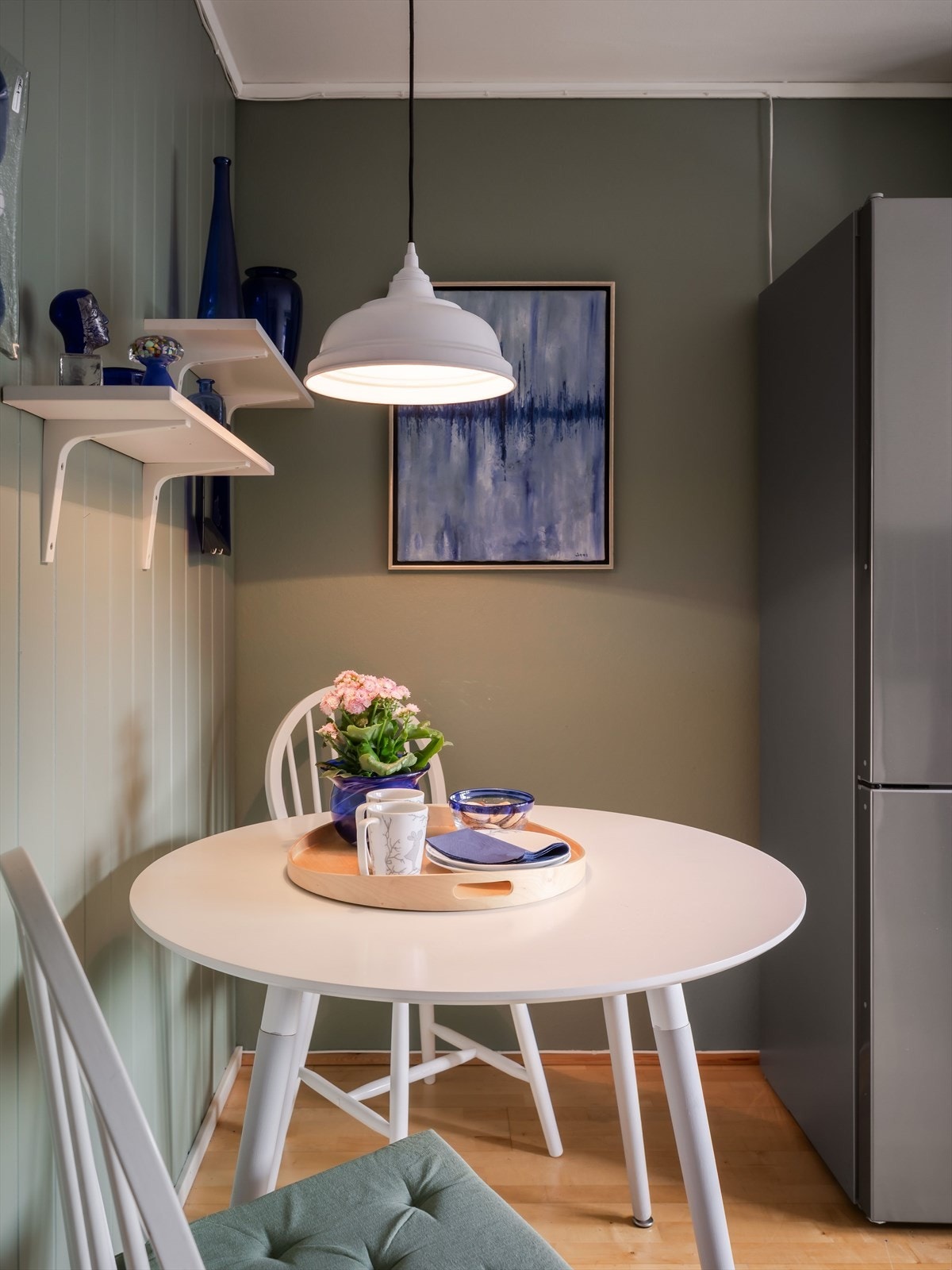 Koselig spiseplass på kjøkkenet. Galleribilde