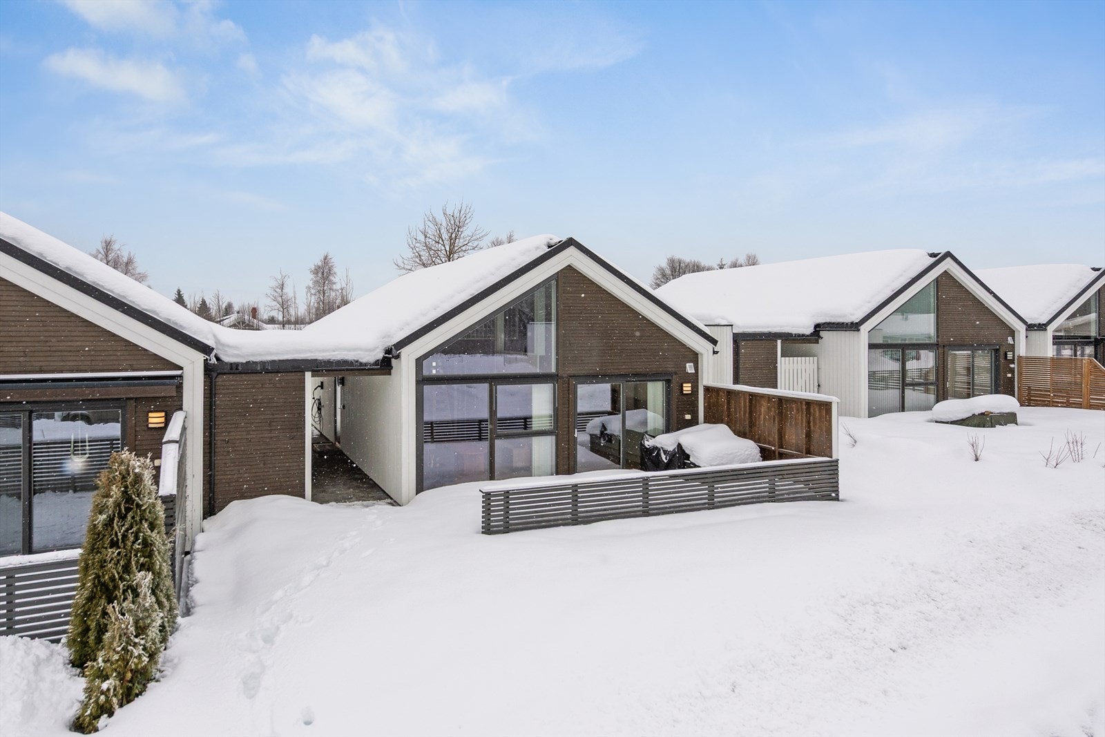 Boligen er en del av et nyetablert og rolig nabolag på Raufoss. Galleribilde