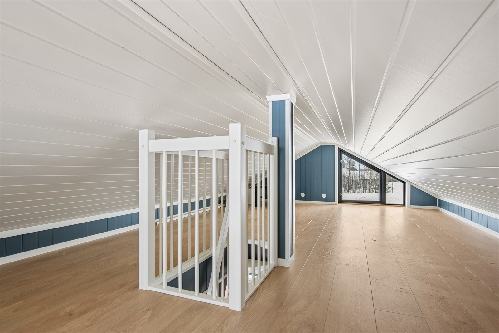 Adkomst til hemsen via en plassbesparende sambatrapp. Galleribilde