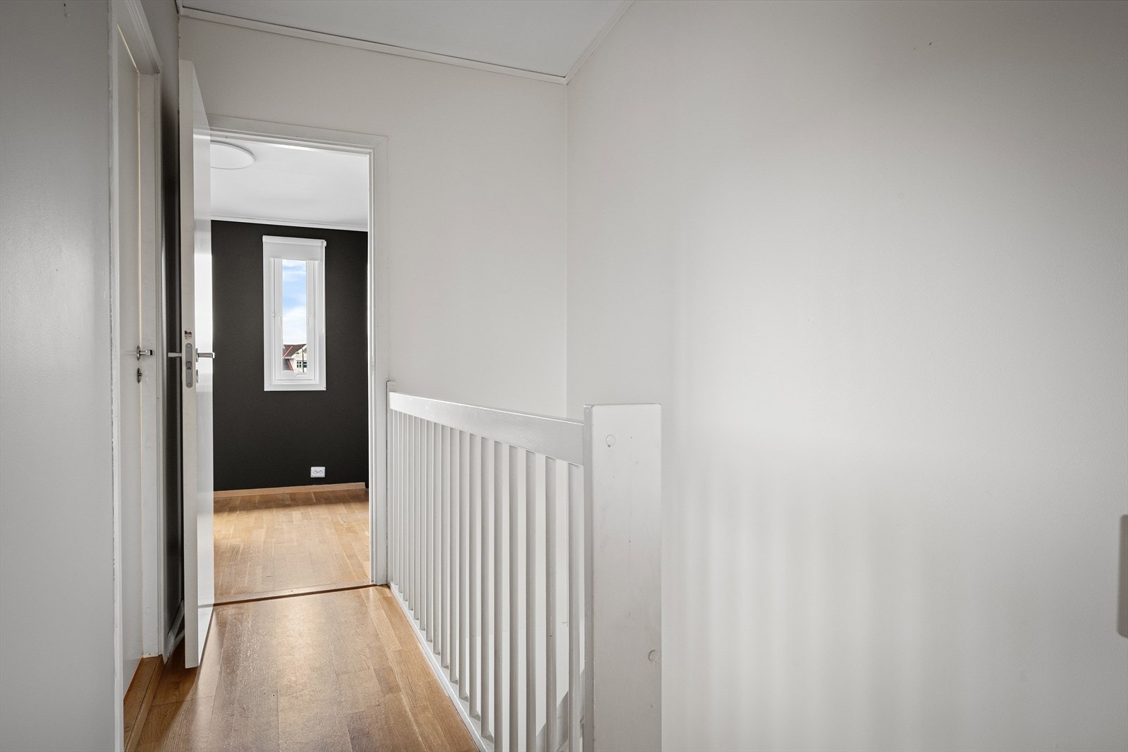 Gang i andre etasje som binder sammen soverommene og badet. Galleribilde