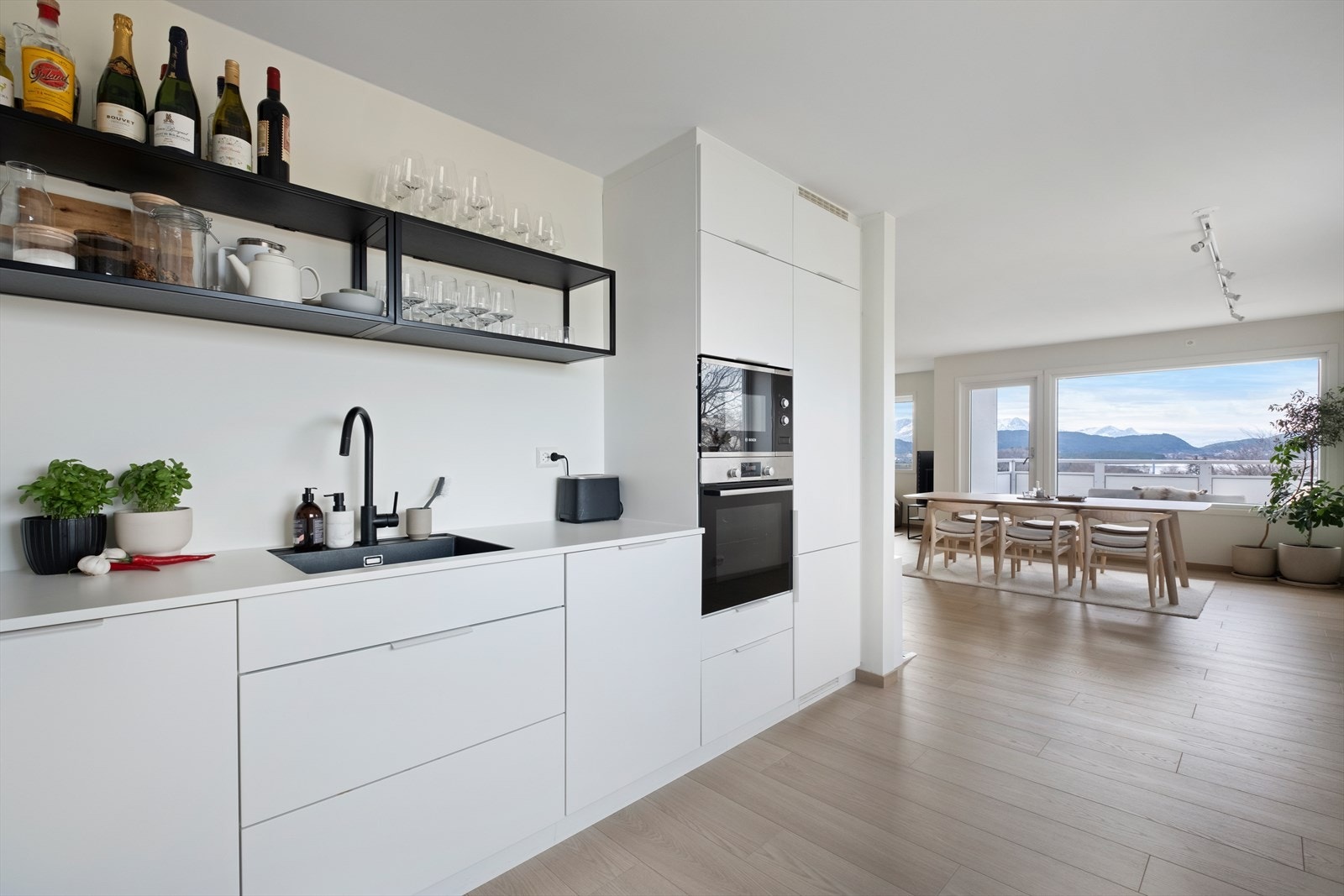 Kjøkkenet har ventilator med avtrekk ut, som sikrer godt inneklima. Galleribilde