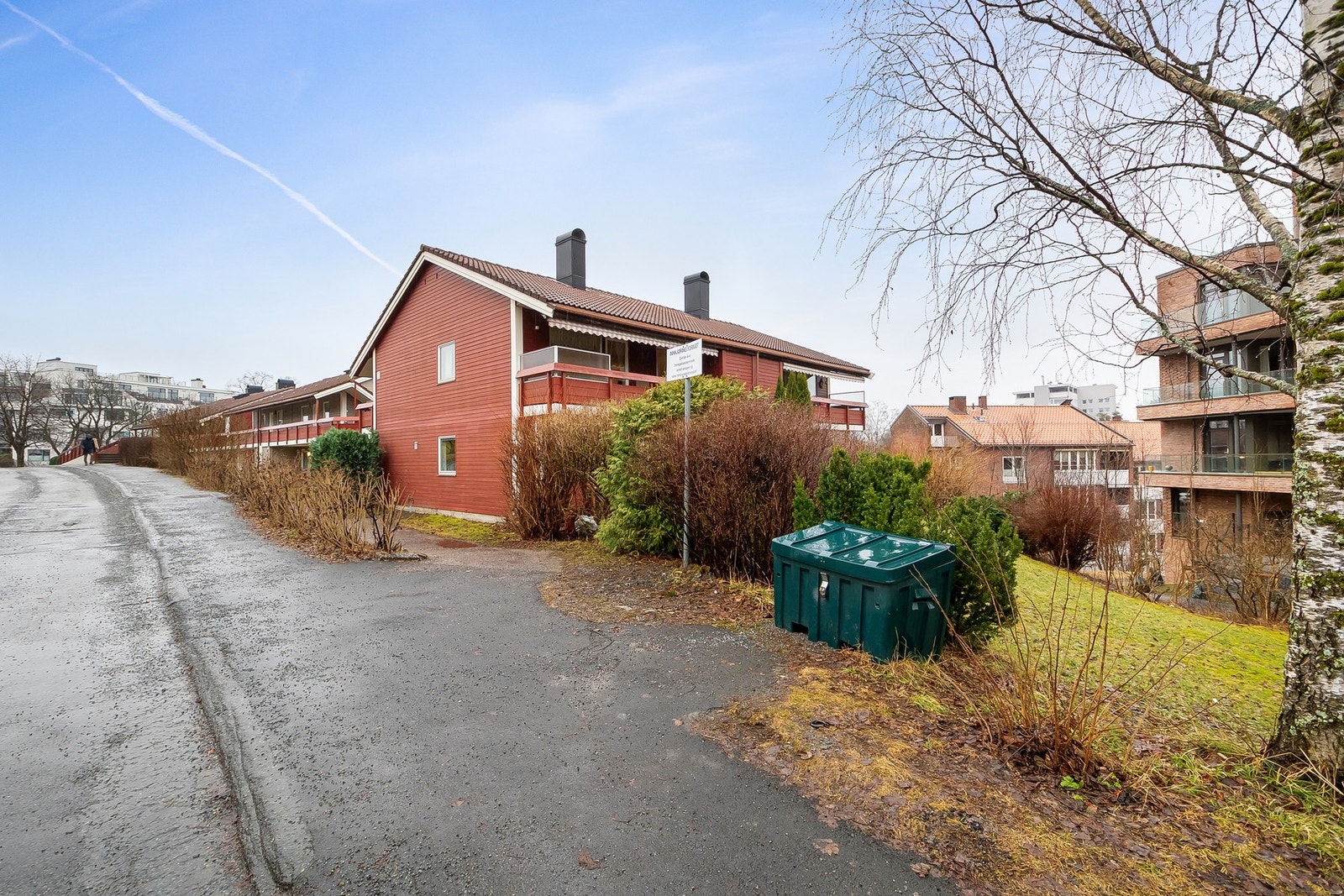 Det er anledning til å leie parkeringsplass i borettslaget etter søknad og eventuell venteliste. Galleribilde