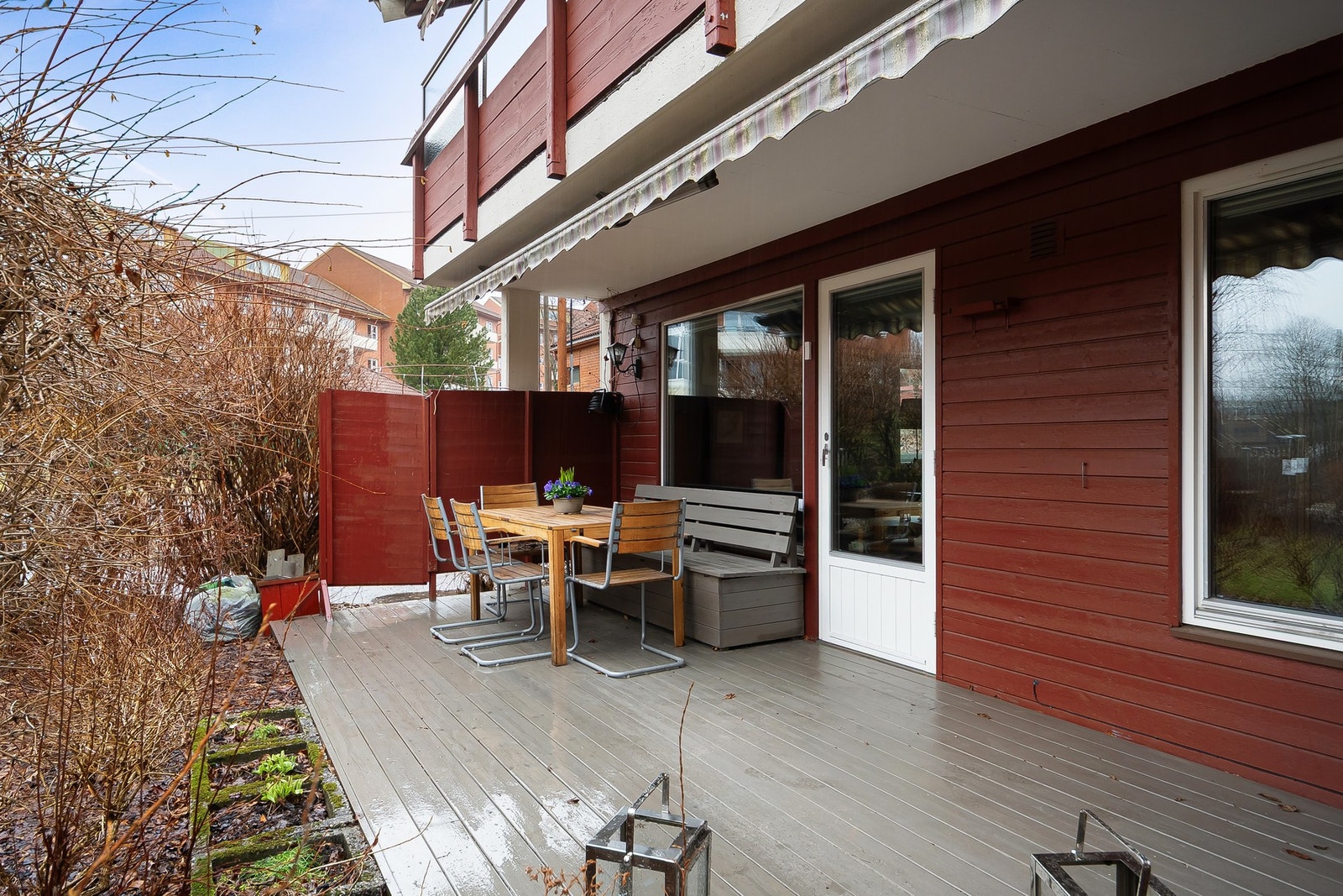 Et herlig uteområde hvor man kan trekke seg tilbake og nyte solfylte dager i rolige omgivelser. Galleribilde