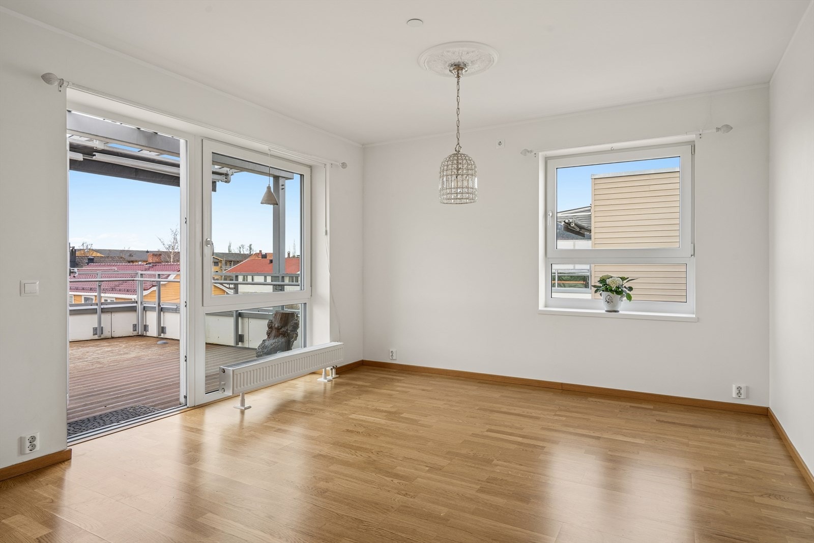 Stuen byr på en lun og behagelig atmosfære. Livsløpstandard. Galleribilde