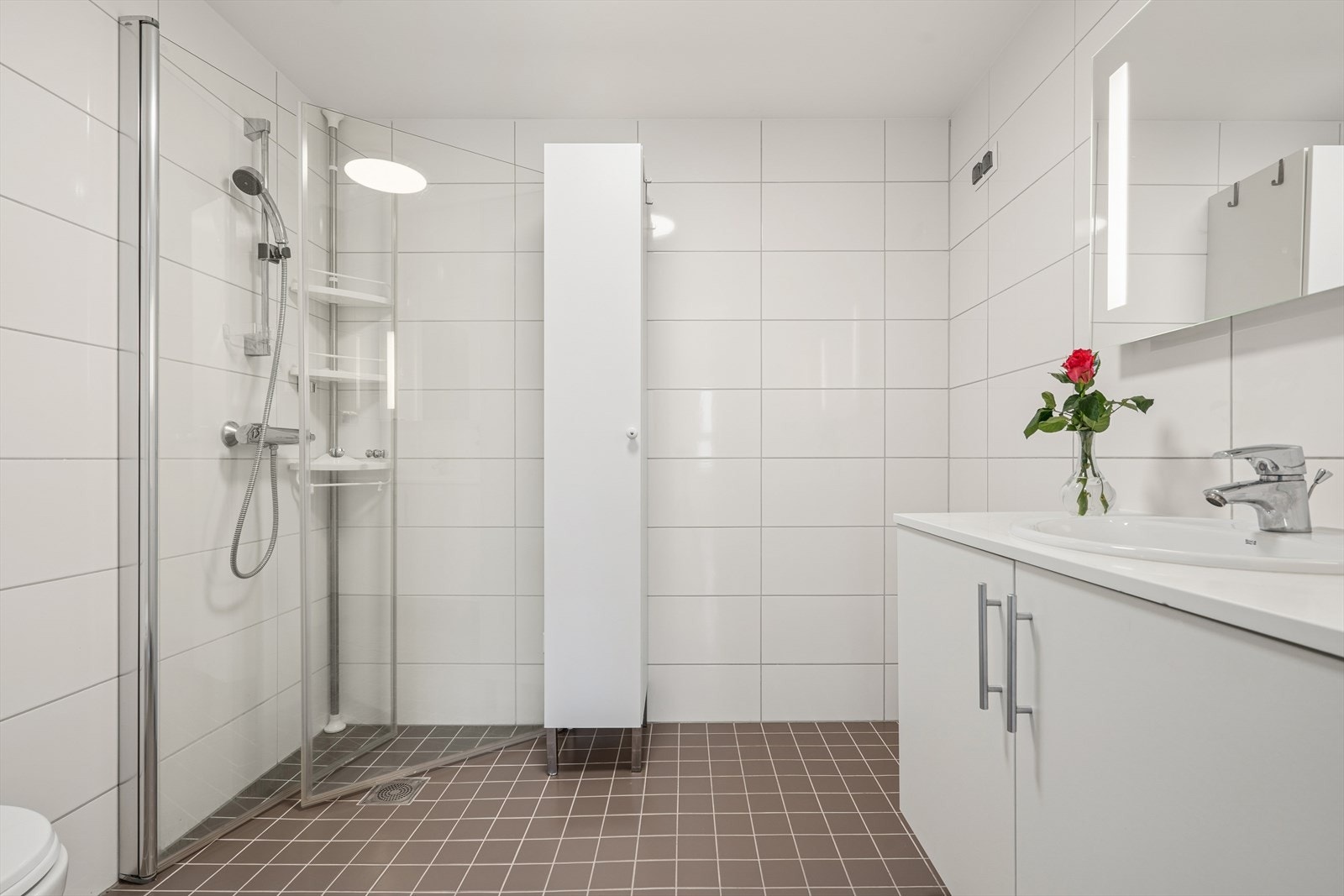 Flislagt bad med opplegg for vaskemaskin. Tg 1 fra takstmann. Galleribilde