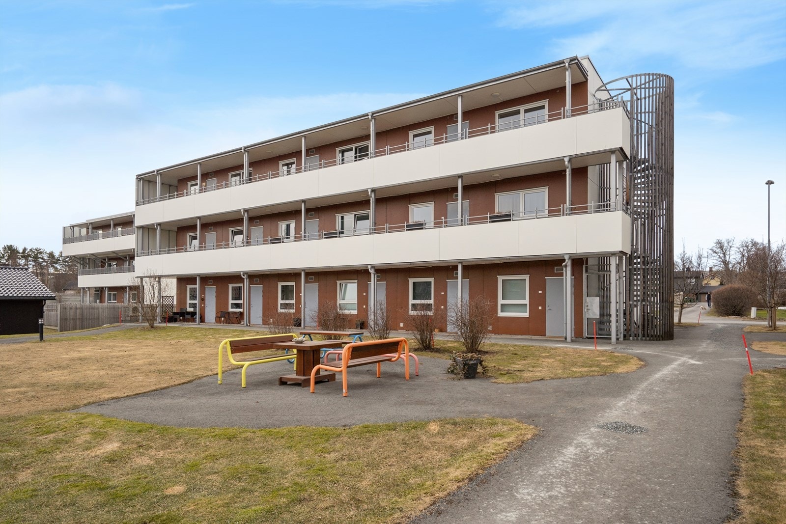 Fasade - Leiligheten ligger i 2 etg. Galleribilde