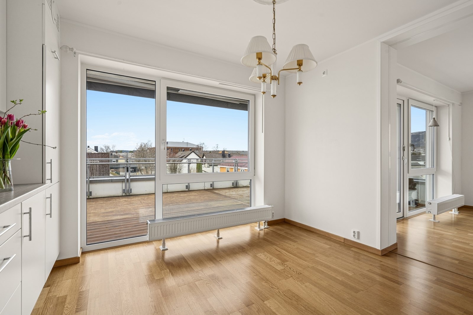 Kjøkkenet er på 10,7 kvm og har god plass til kjøkkenbord. Galleribilde