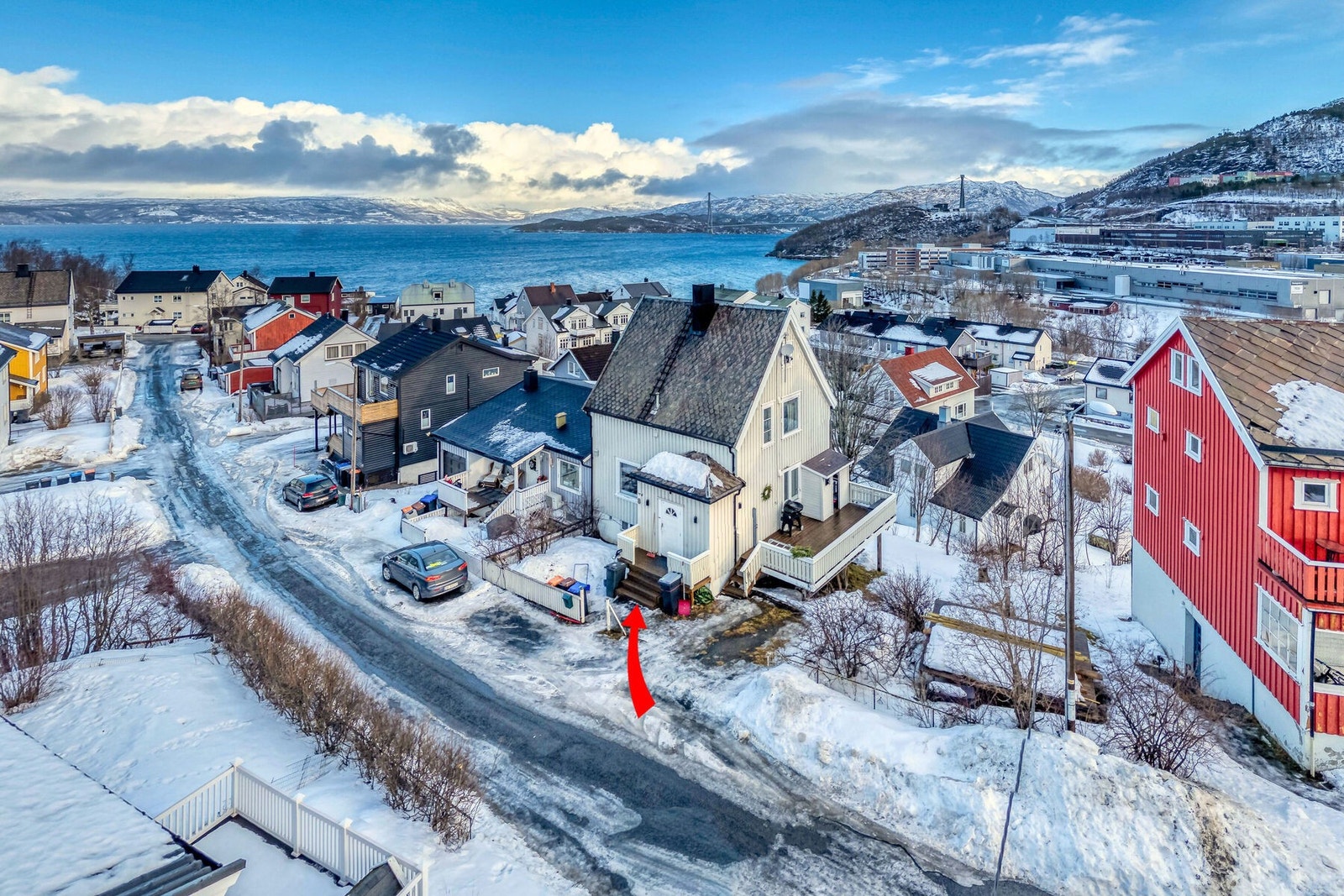 Fra eiendommen er det fin utsikt og god solgang. Galleribilde