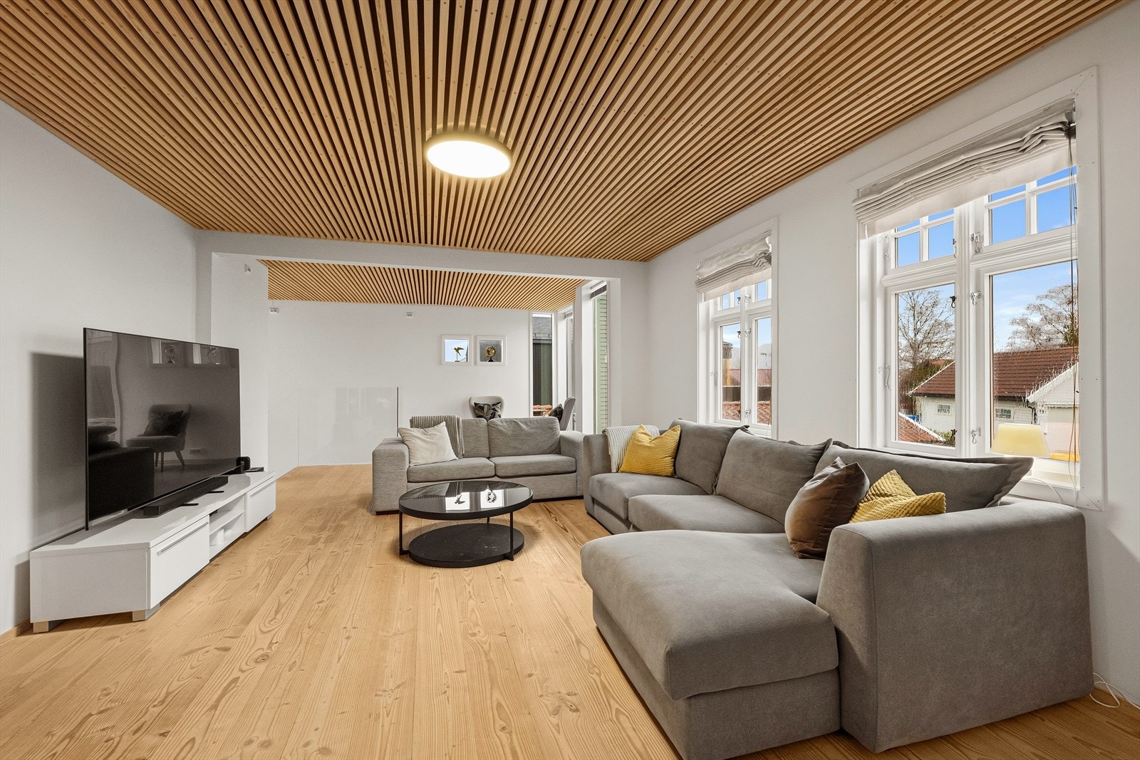 Et stort og pent rom med gode kvaliteter Galleribilde