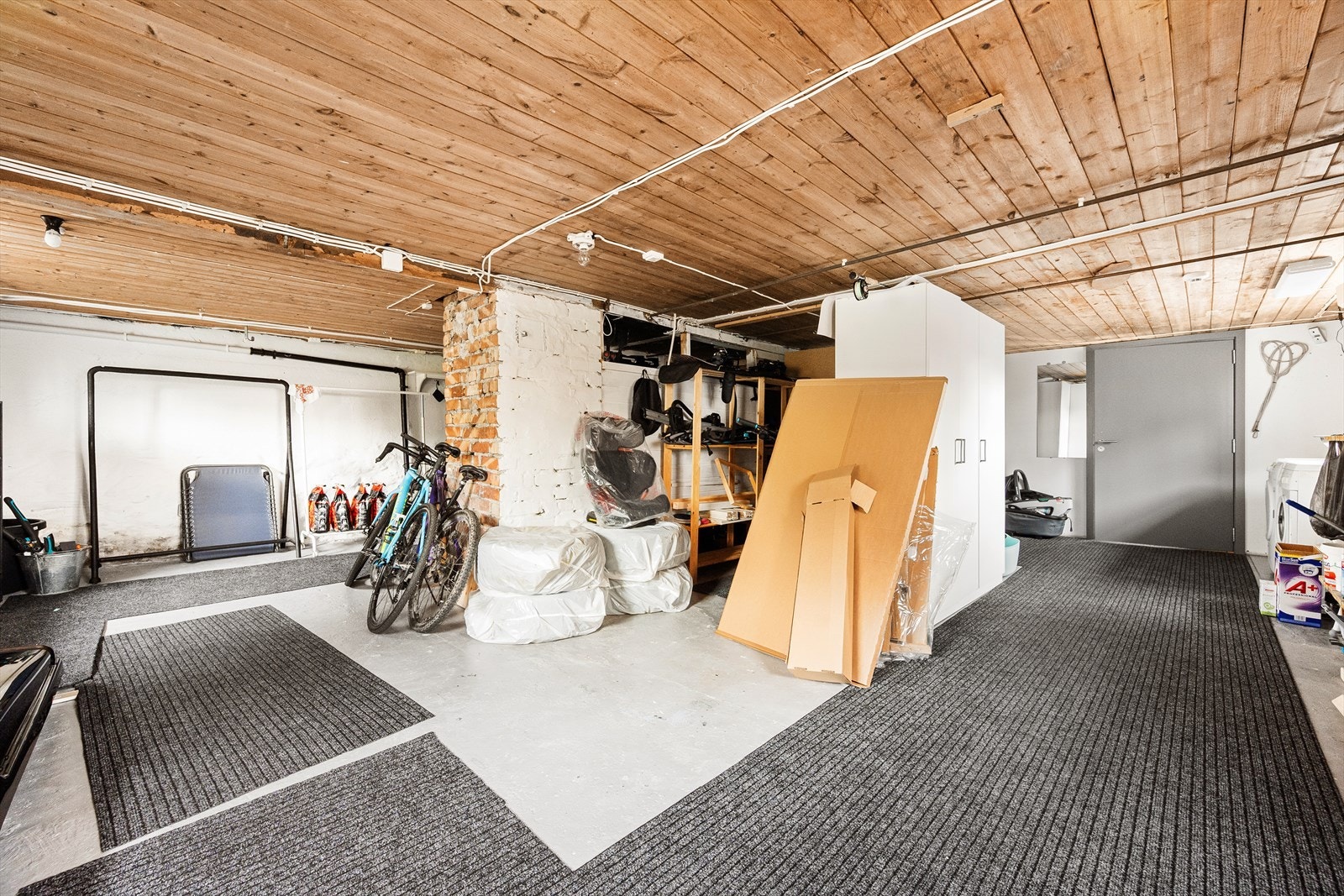 Kjeller, lagringsrom. Galleribilde