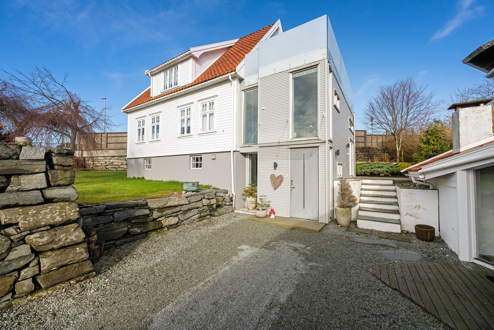 Stilig tilbygg med takterrasse - Utsikt og gode solforhold Galleribilde