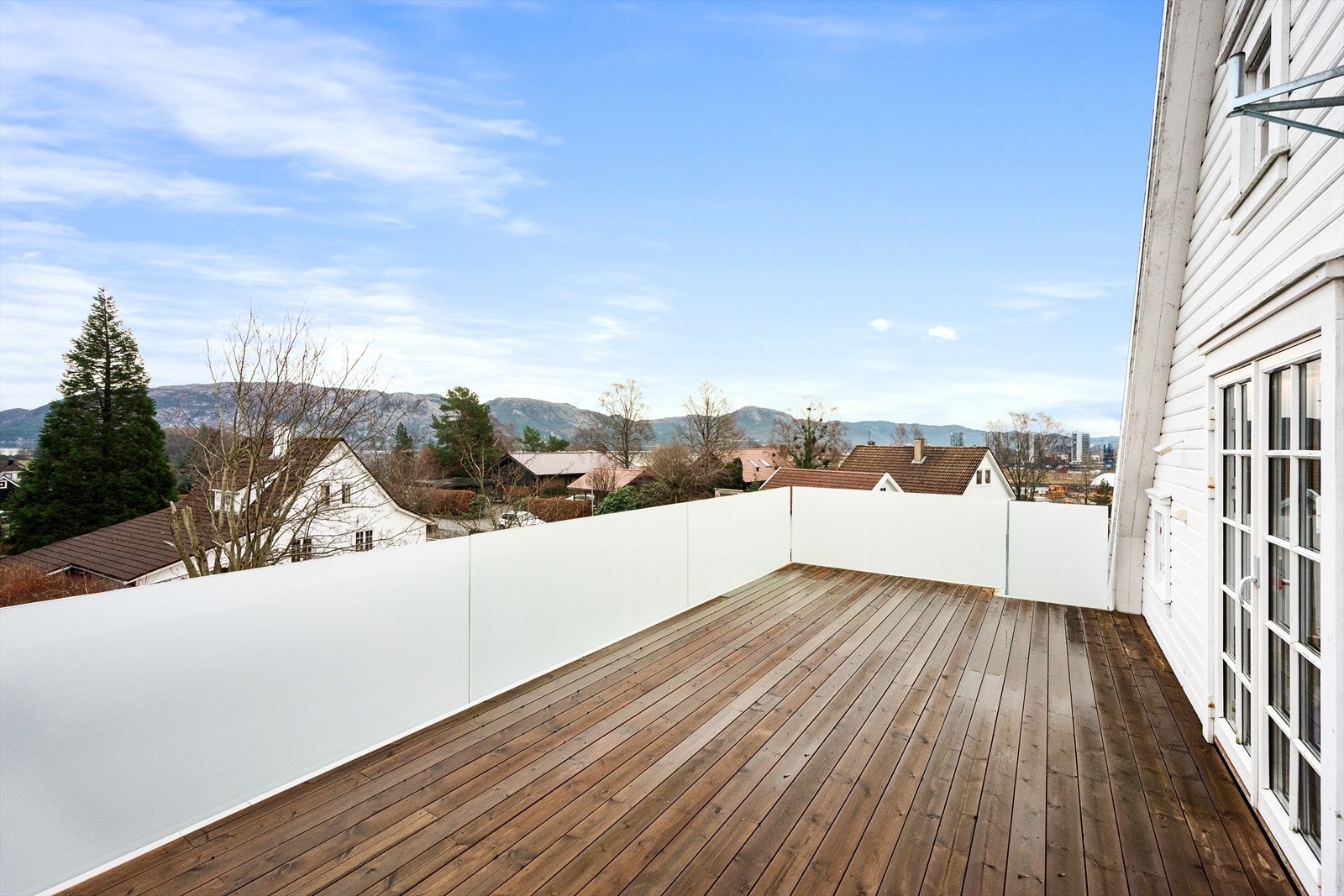 Nydelig takterrasse med gode solforhold og utsikt Galleribilde