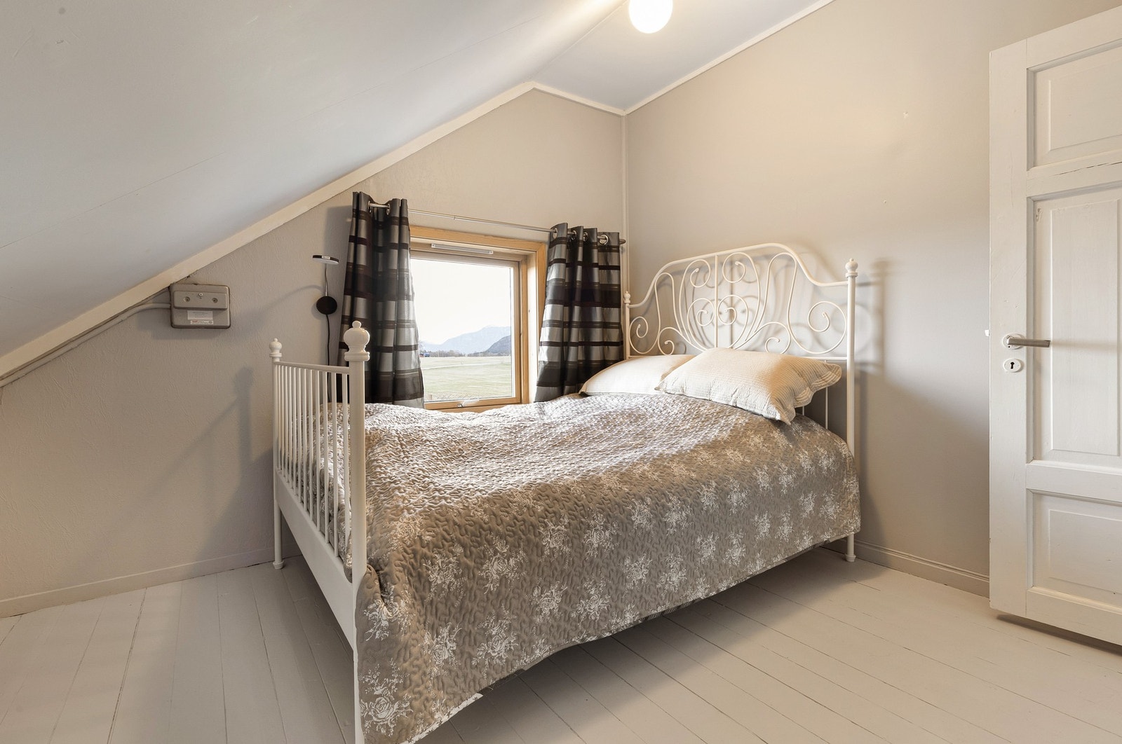 To soverom som er god i størrelse Galleribilde