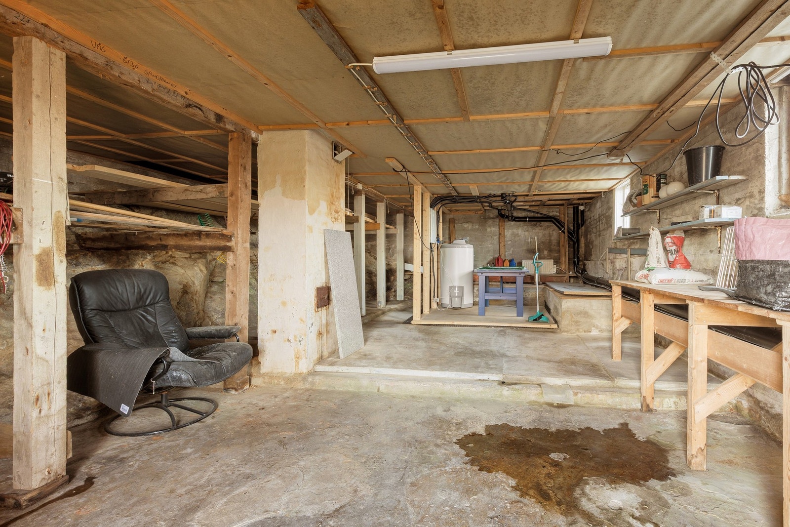 Praktisk kjeller med ekstra lagringsplass Galleribilde