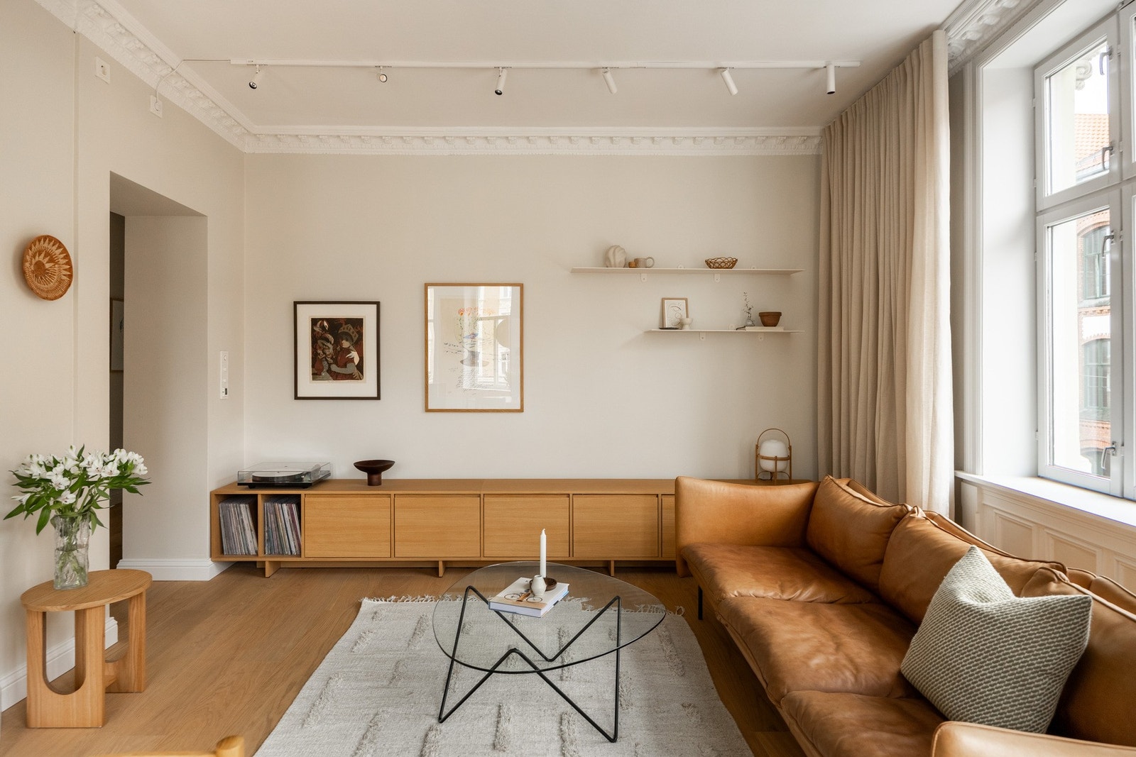 Avretting og nytt gulv i 2021 (med gulvvarme i alle rom unntatt soverommene). Galleribilde