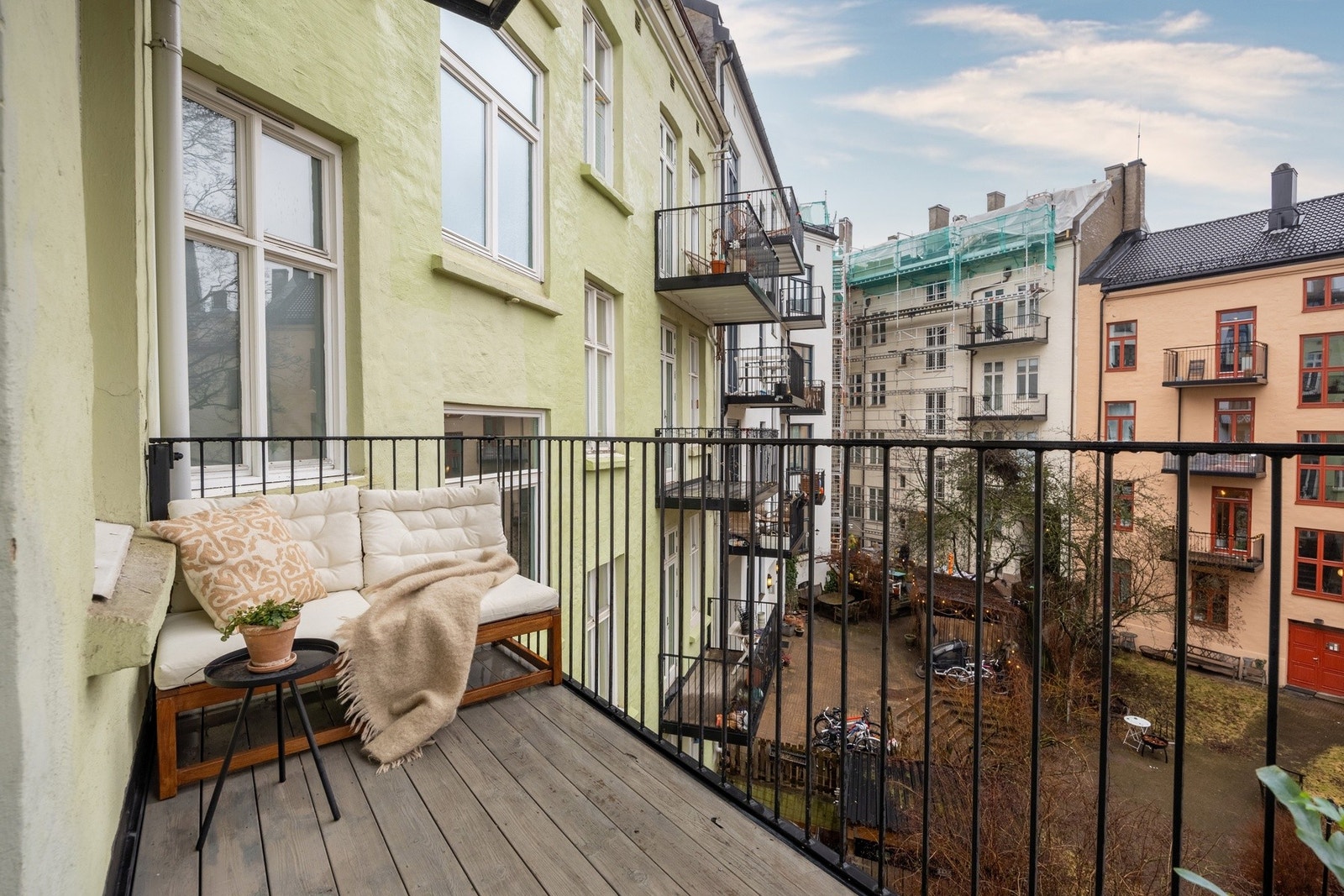 Her kan man nyte morgensol og frem til cirka kl. 13:30/14:00. Galleribilde