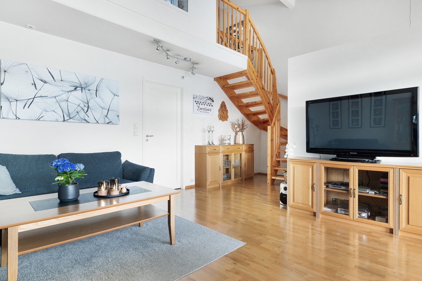 Trappen binder etasjene pent sammen. Galleribilde