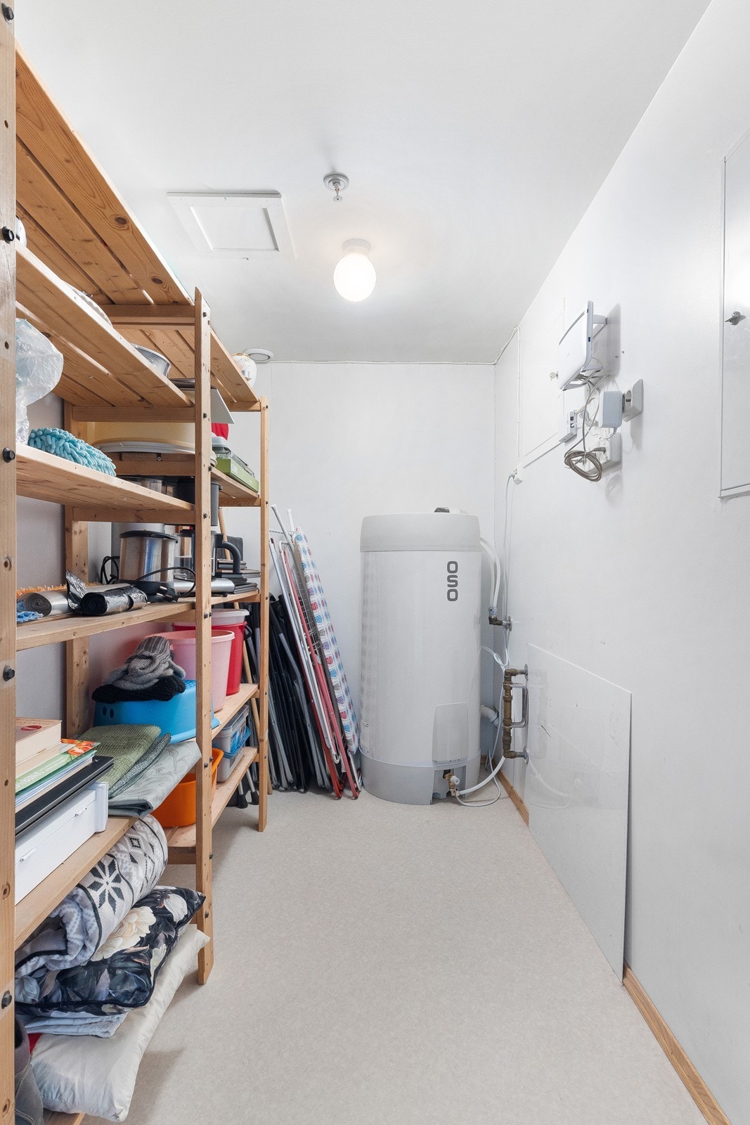 Bod/teknisk rom med god oppbevaringsplass. Galleribilde