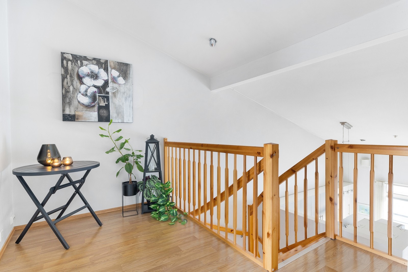 Hems med mulighet for både kontorkrok eller lagring Galleribilde