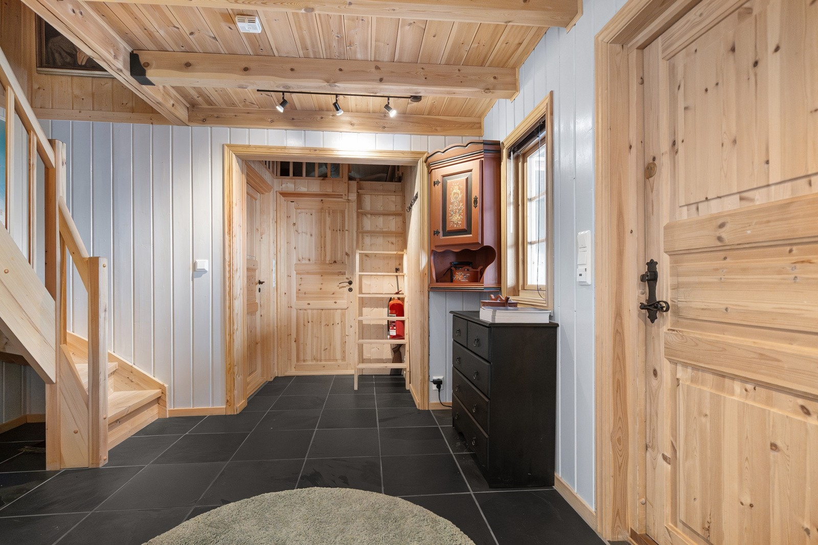 Og trapp opp til loftsetasje Galleribilde