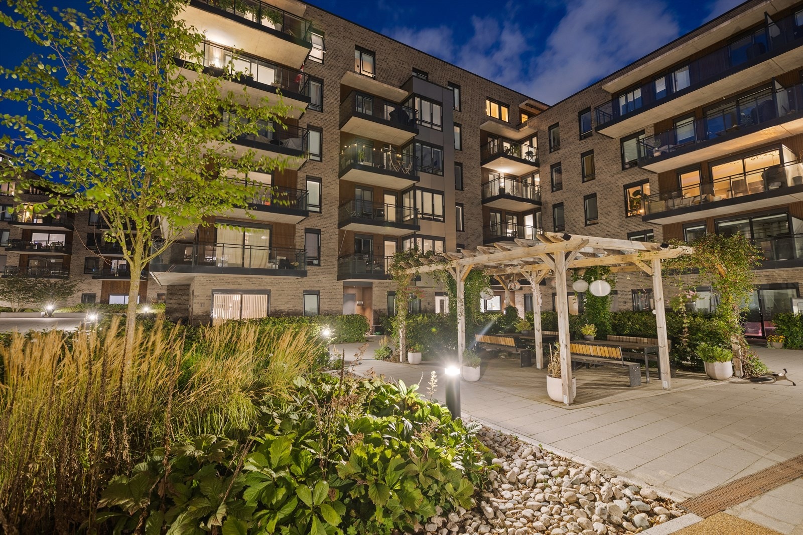 Leiligheten har en flott beliggenhet på populære Ensjø med kort vei til servicetilbud og fasiliteter. Galleribilde