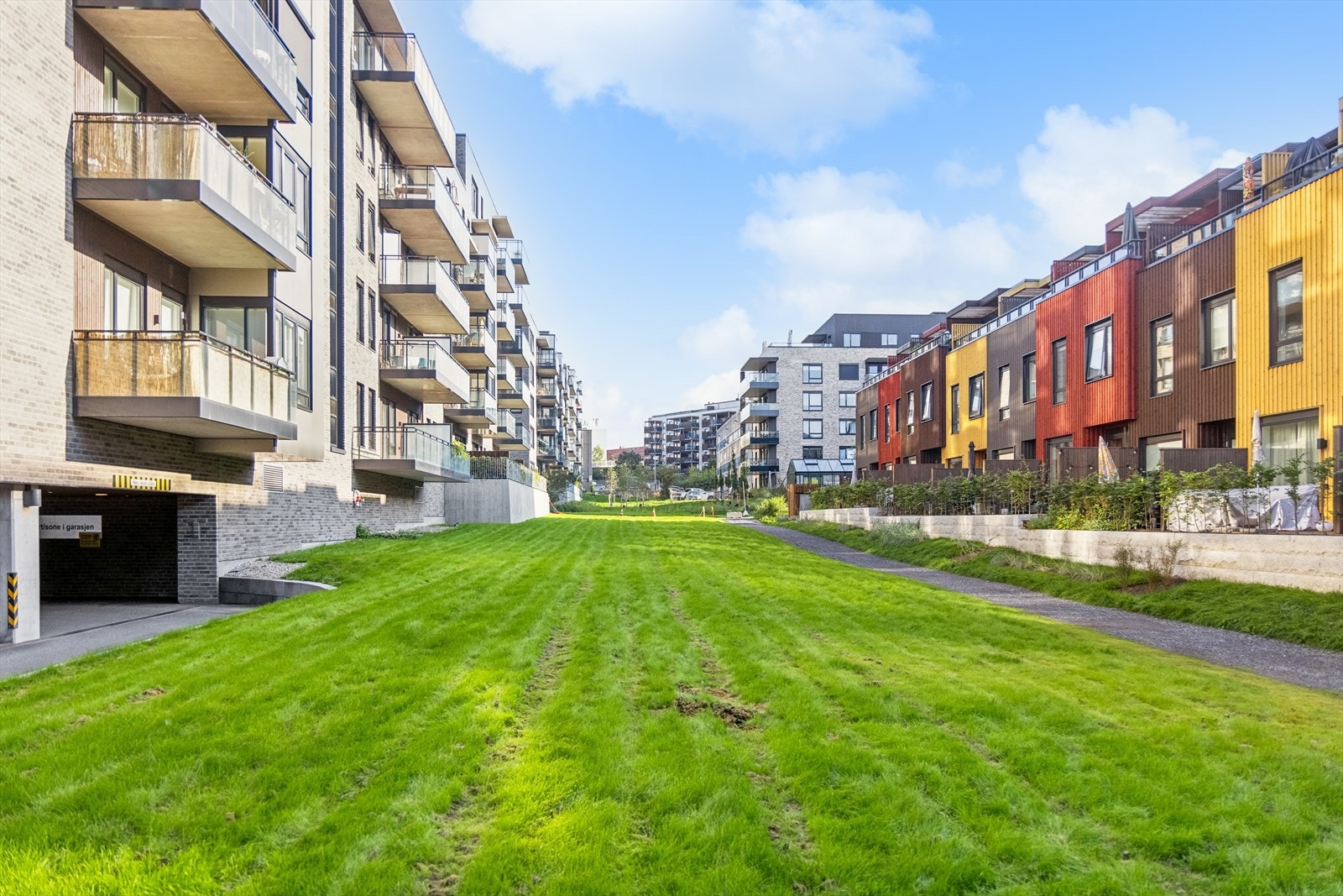 Nærområde med store flotte grøntarealer. Galleribilde