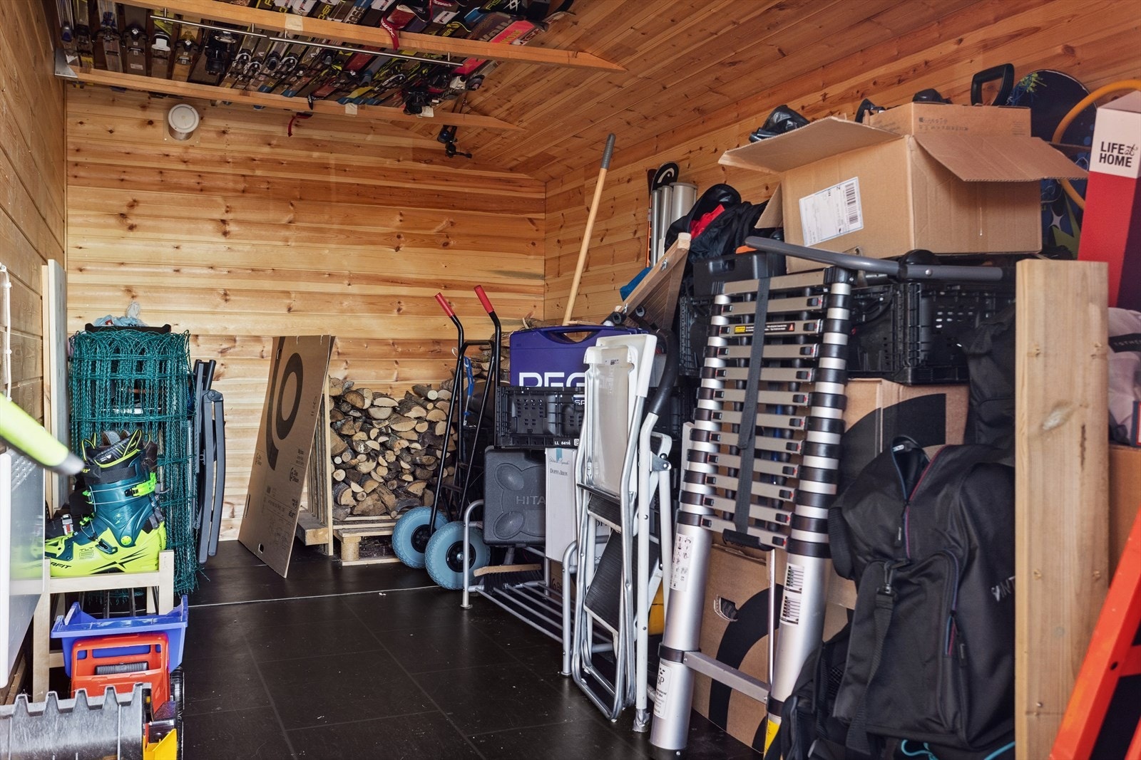 Stor isolert bod med ekstern inngang. Galleribilde