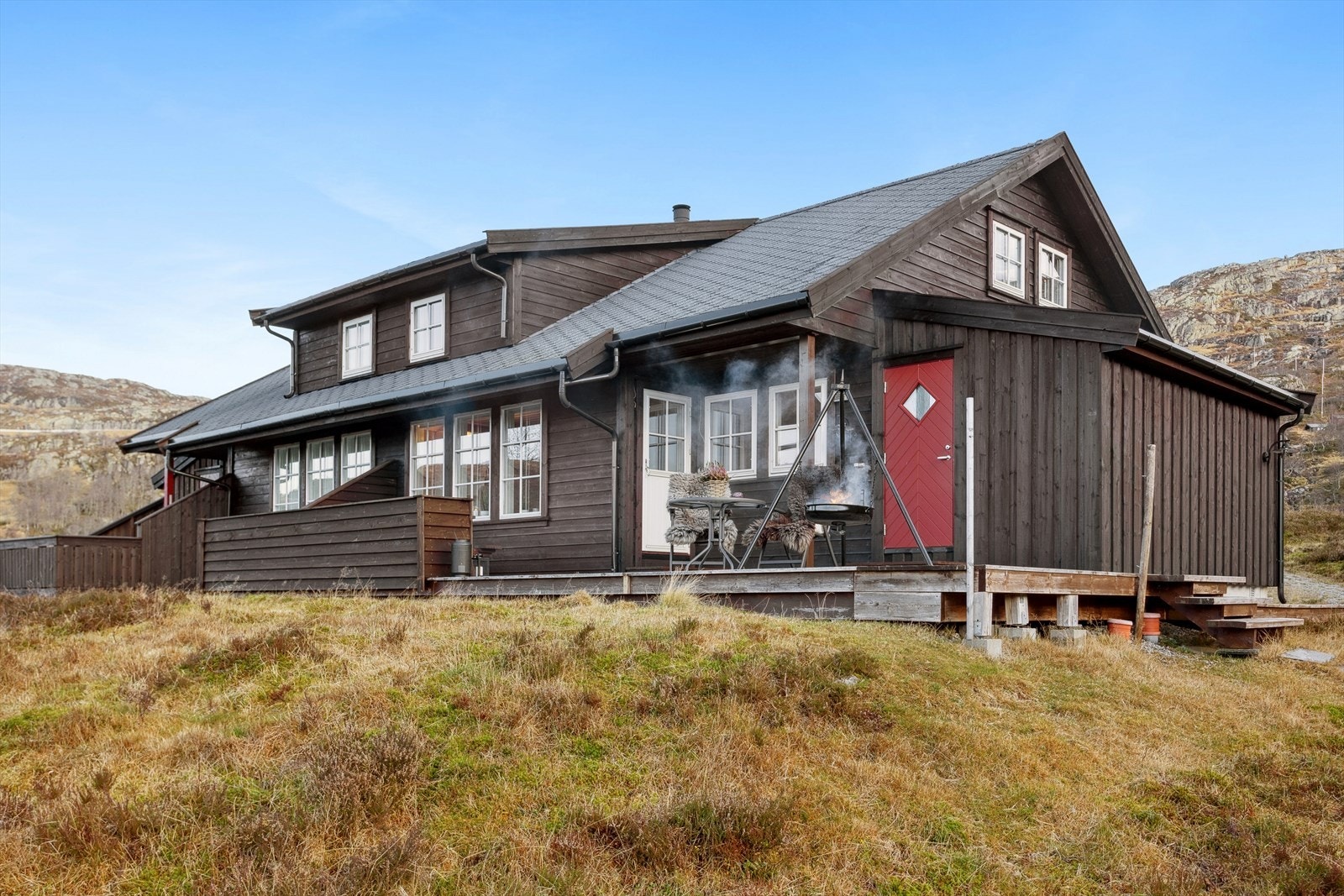 Hytta er nyoliet utvendig september 2025. Galleribilde