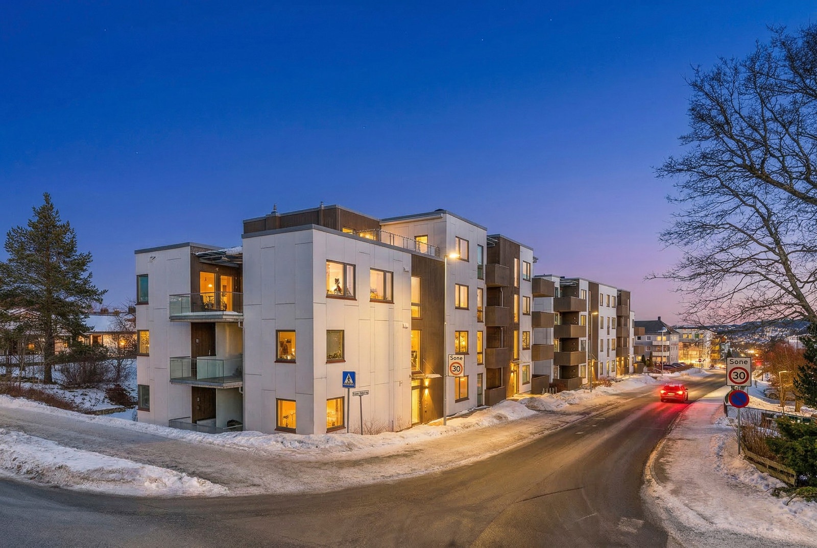 Leiligheten ligger i et rolig og veletablert boligområde med nærhet til både kollektivtransport, servicetilbud og flotte turmuligheter i Bymarka. Galleribilde