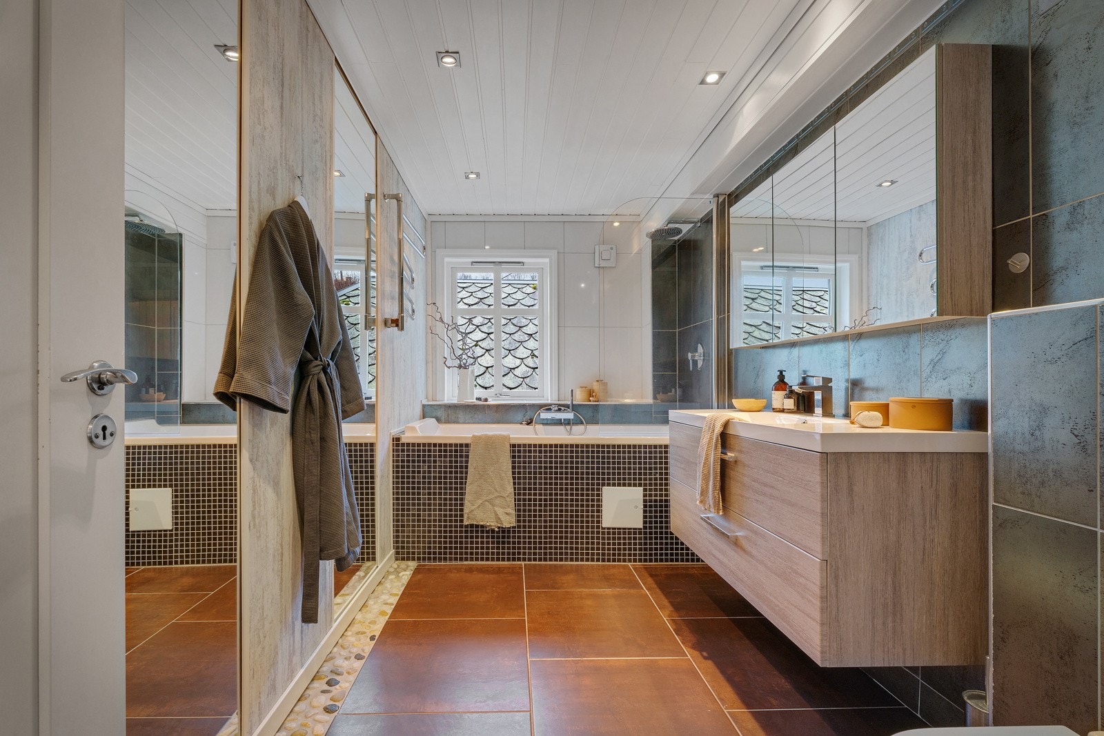 - Badet i 1.etasje ble pusset opp i 2011 - Galleribilde