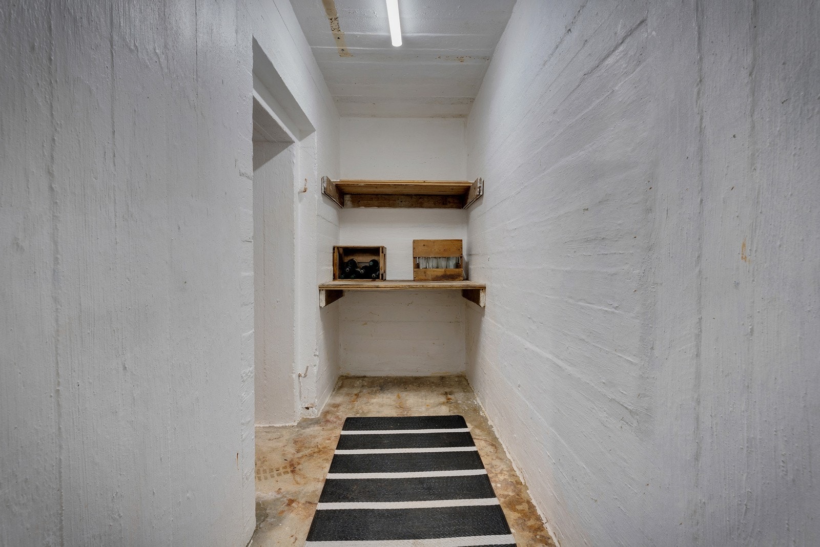 - Bunkersen har vært benyttet som vinkjeller og treningsrom - Galleribilde