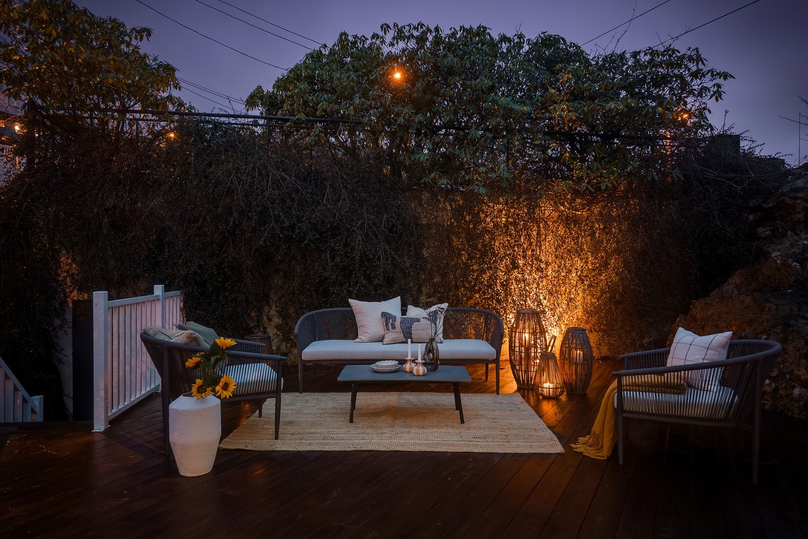 - Terrassen som omkranser boligen utgjør til sammen 116 m² - Galleribilde