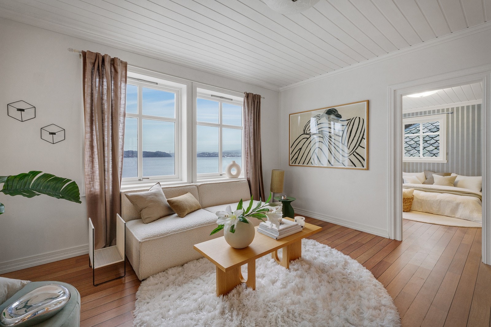 - Nydelig sjøutsikt fra de fleste rom i boligen - Galleribilde