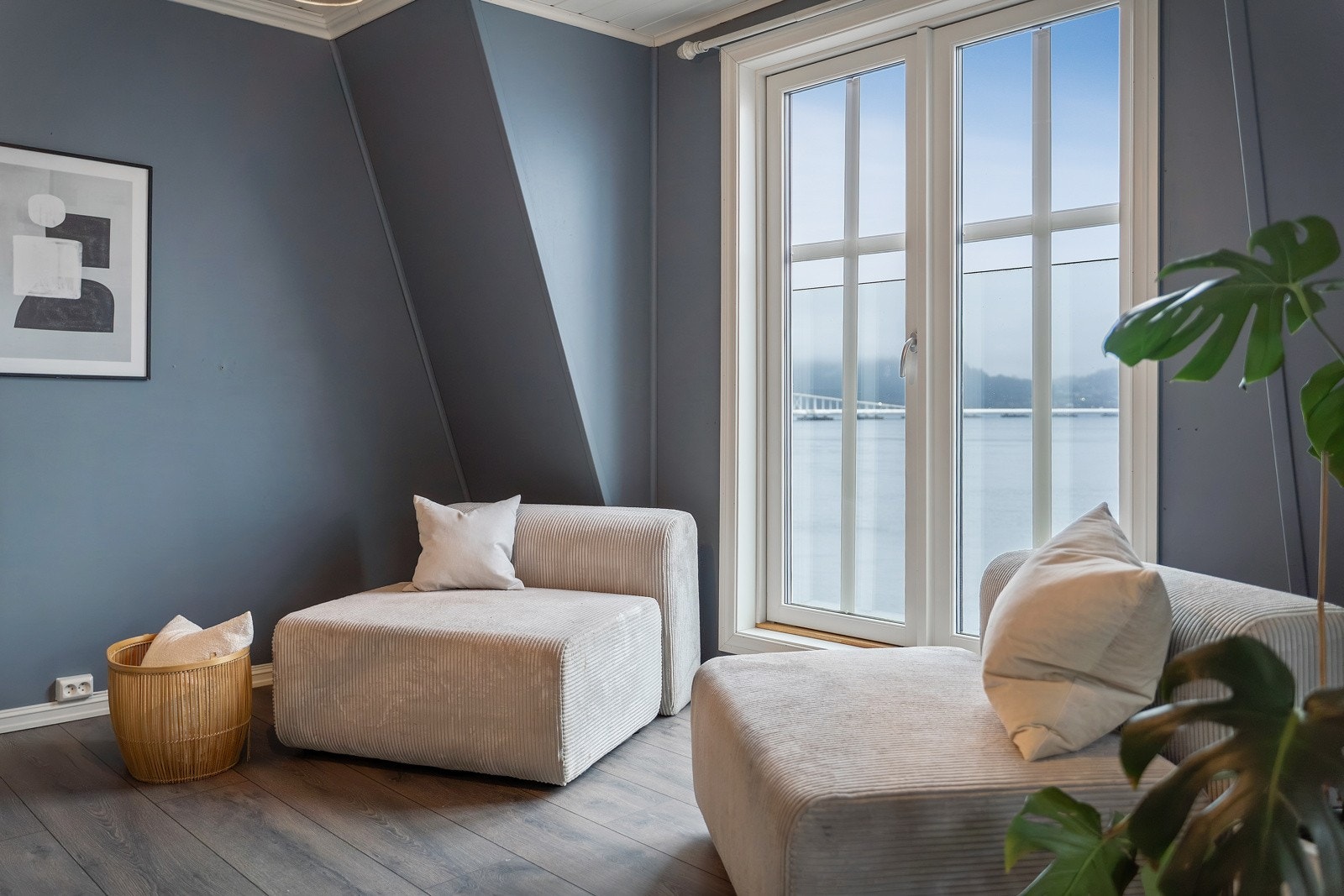 - Fransk balkong med nydelig sjøutsikt - Galleribilde