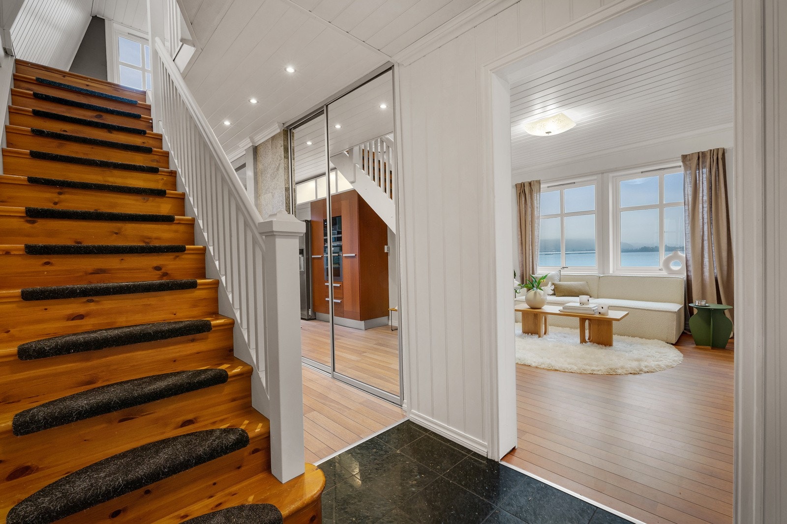 - Trappe opp til 2.etasje - Galleribilde