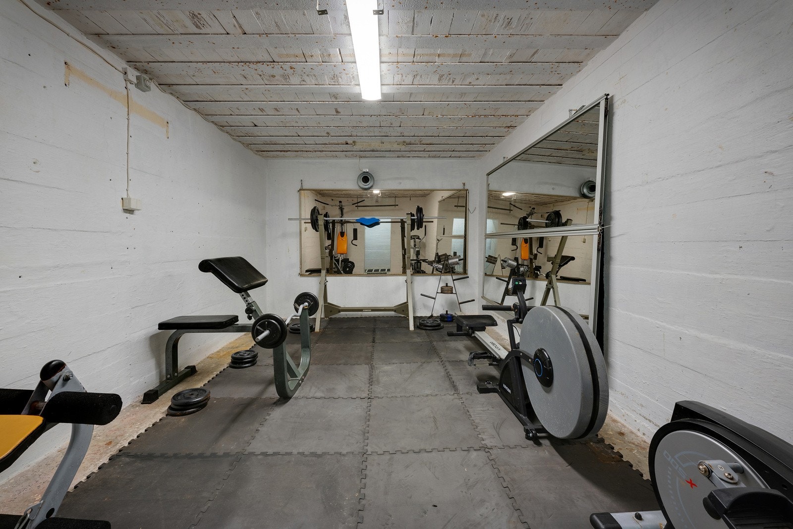 - Bunkersen er skjult under hagen, med inngang fra terrassen - Galleribilde