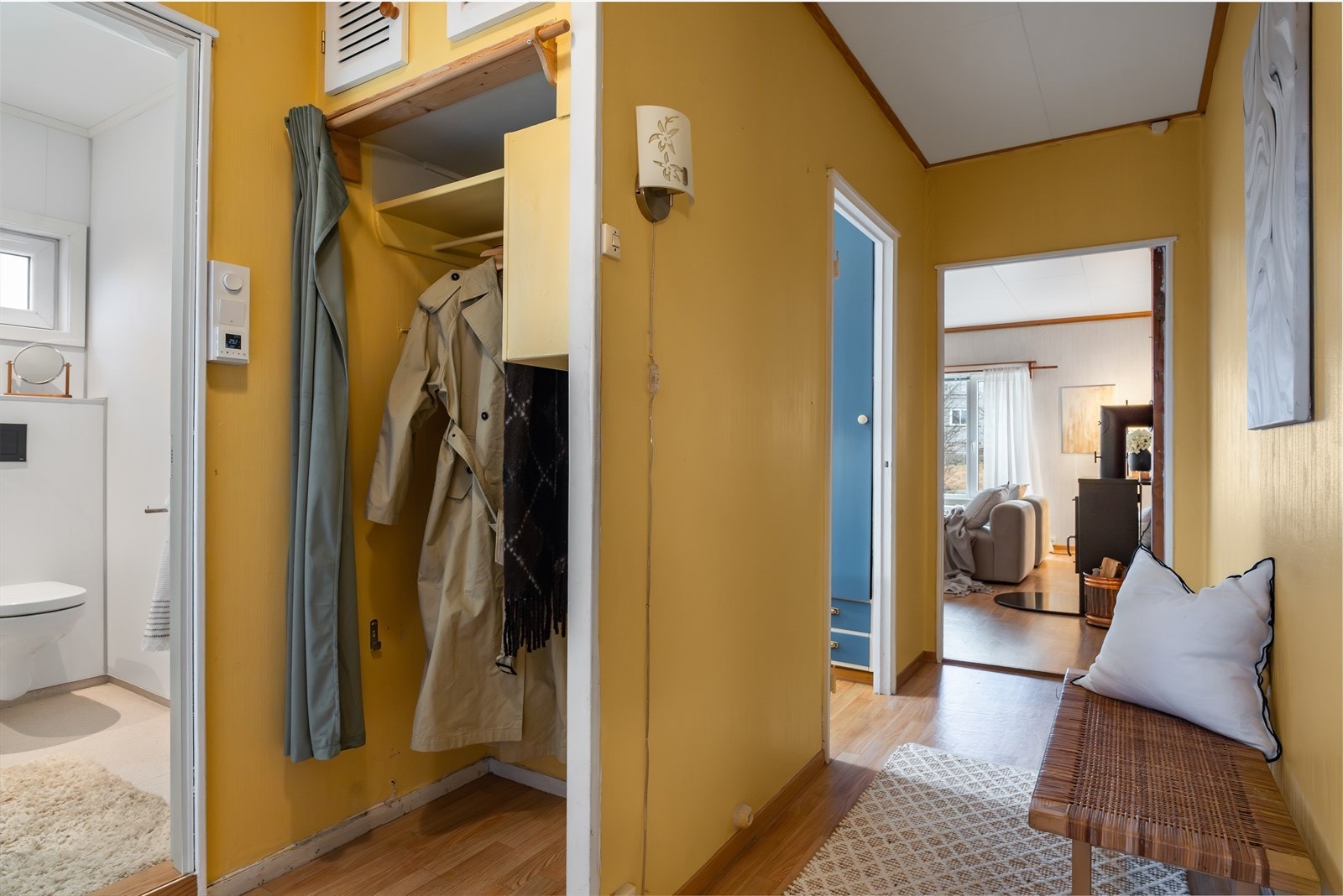 Gang/entre med plass til å henge fra seg yttertøy Galleribilde