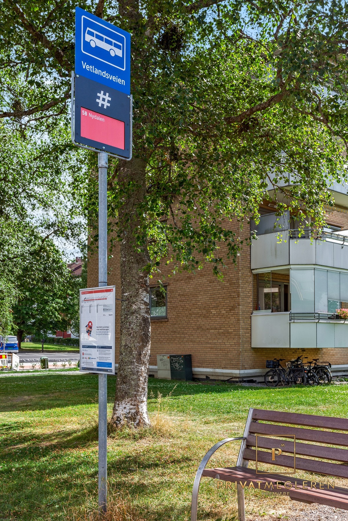 Vetlandsveien busstopp ligger kun 1 minutt unna med hyppige avganger mot T-banen ved både Tveita og Bøler(Linje 58 Nydalen - Tveita (- Bøler) via Bjerke.) Galleribilde
