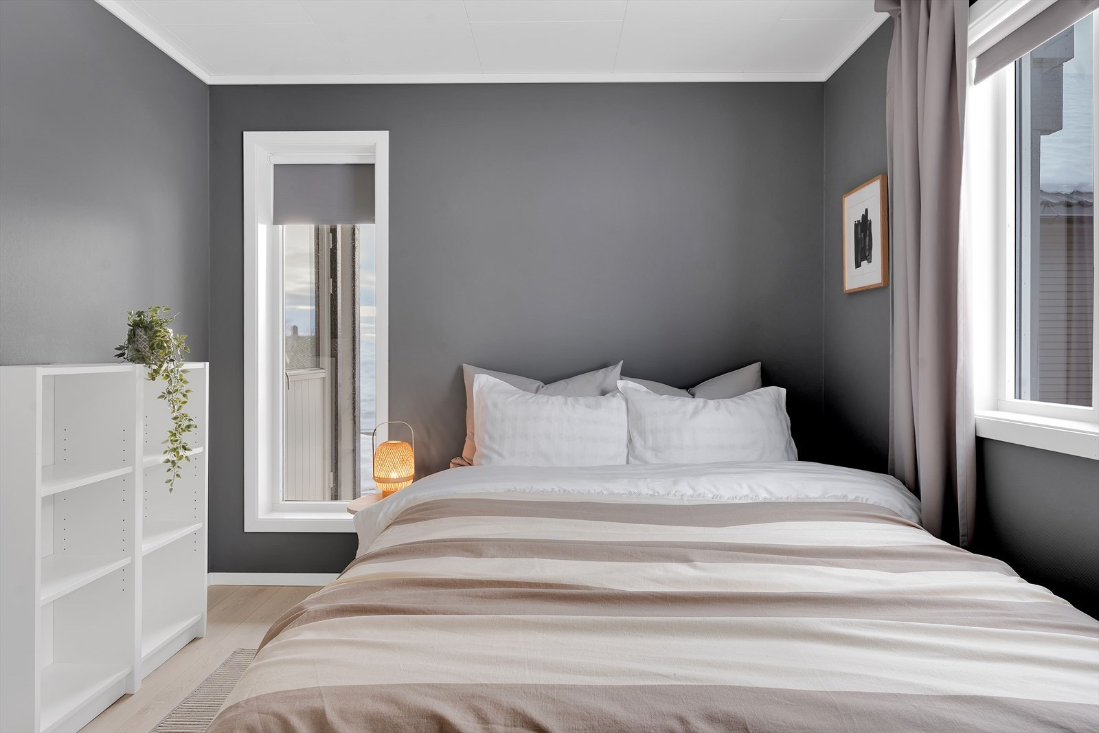 Gjennomført i et pent fargevalg som skaper en innbydende atmosfære. Galleribilde