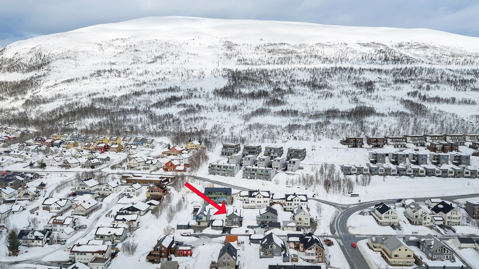 Barnevennlig og fint boområde i endegate, med kort veg til barnehage, skole samt natur. Nye Kvaløysletta ungdomsskole står ferdig til bruk høsten 2026. Galleribilde