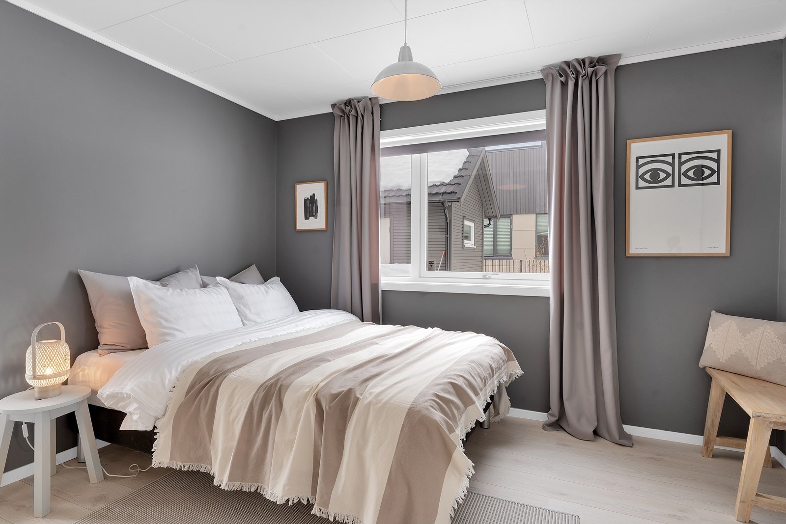 Soverom 3- med god plass til stor seng og annet ønsket møblement. Galleribilde