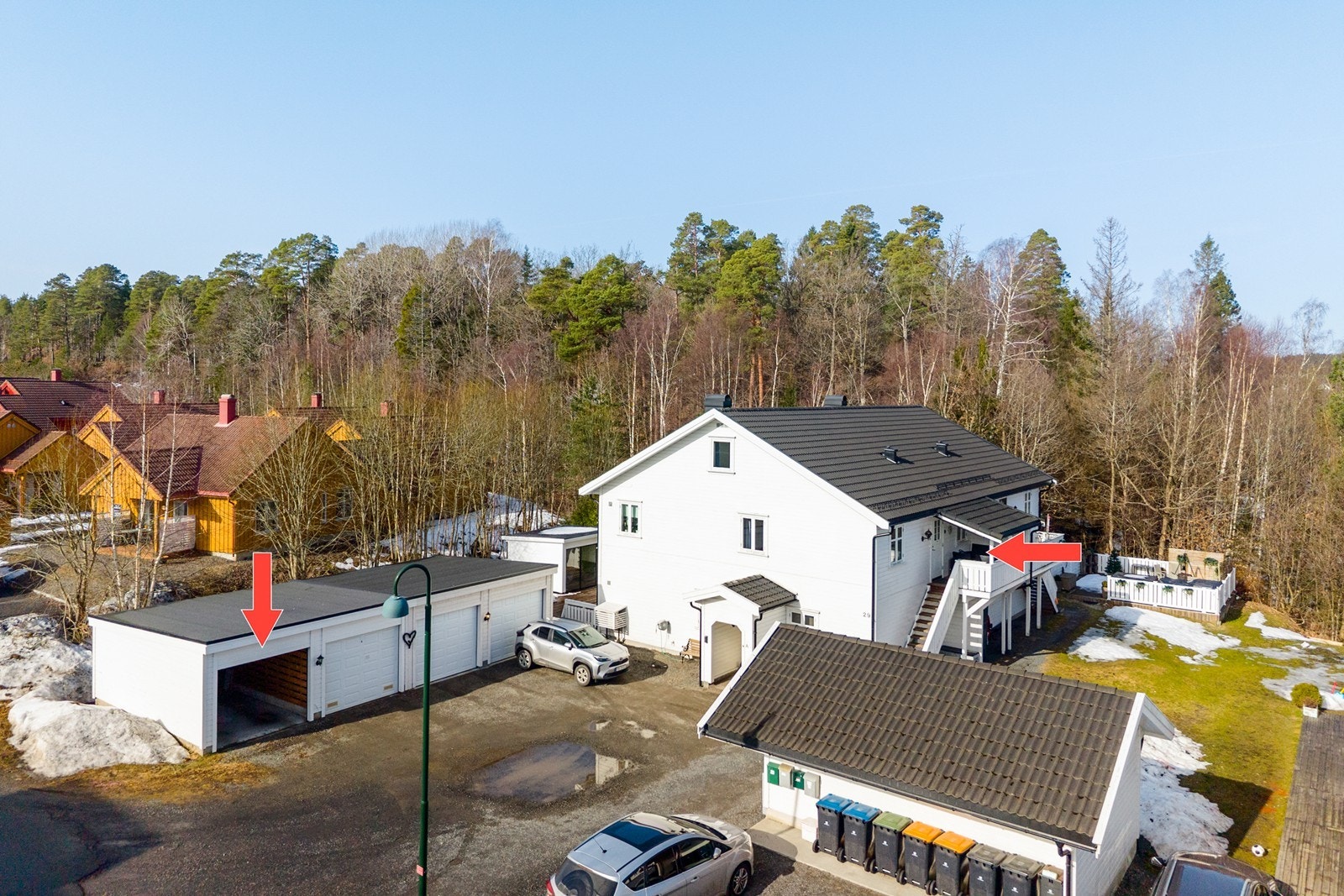 Romslig leilighet med tilhørende garasje og sportsbod Galleribilde