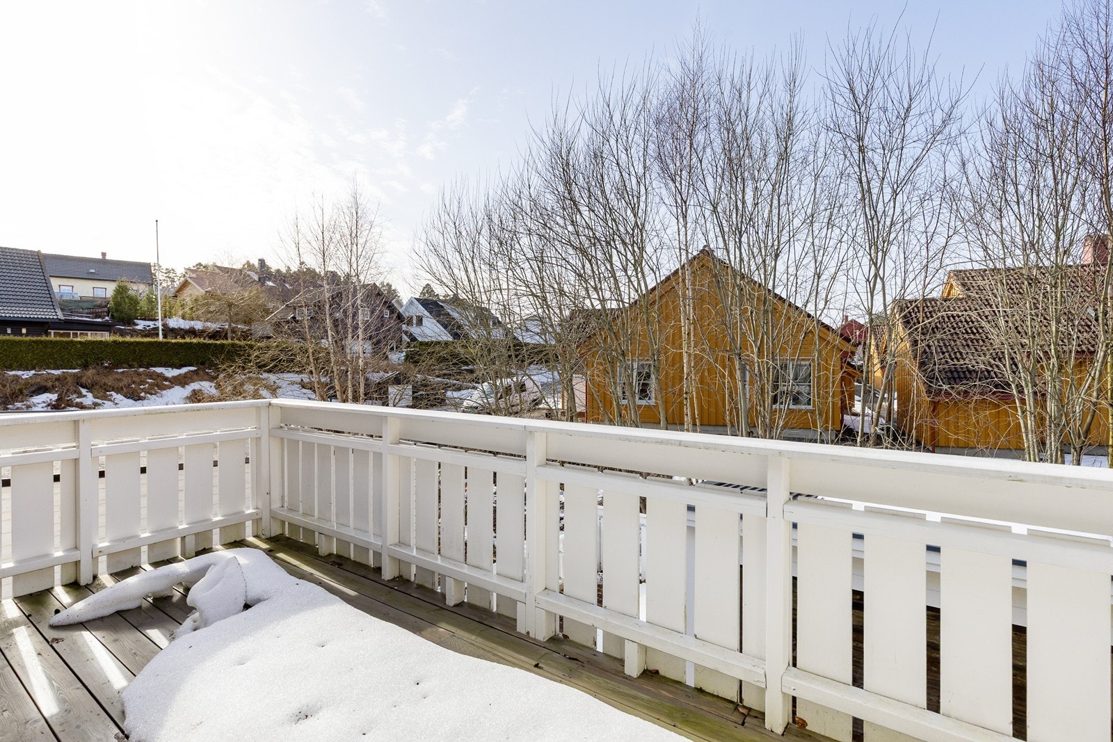 Boligen ligger syd/vest vendt og har ettermiddagssol Galleribilde