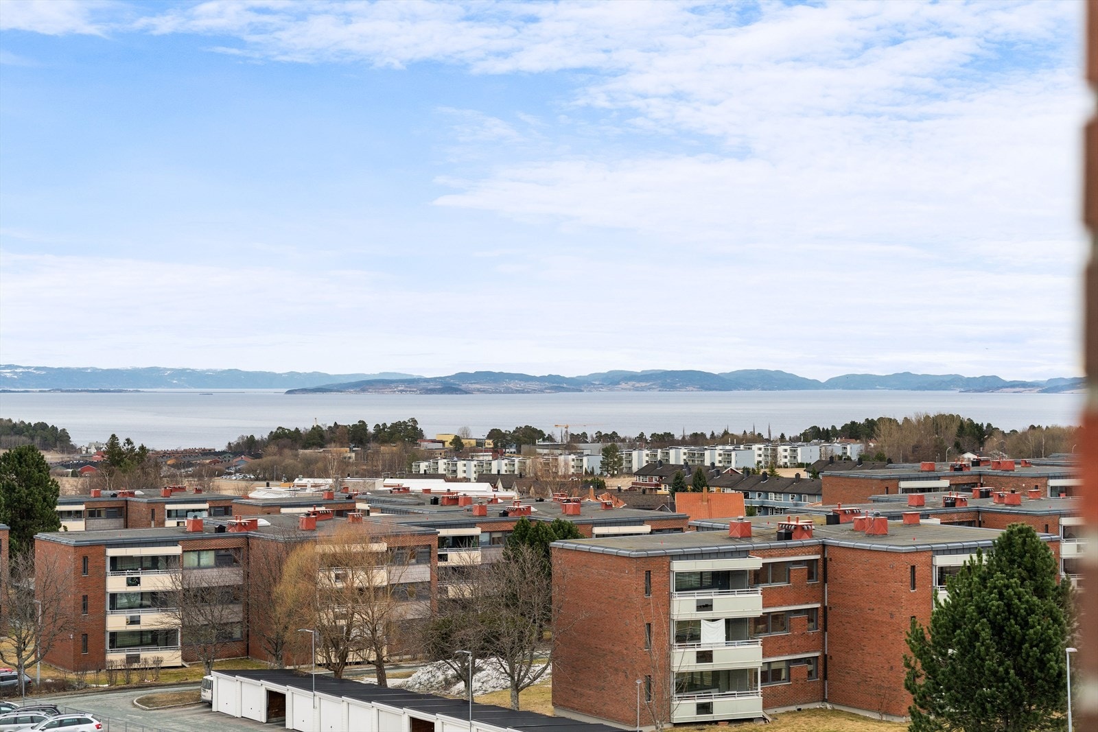 På sommerhalvåret kan du nyte lange kvelder og kveldssolen fra balkongen. Galleribilde