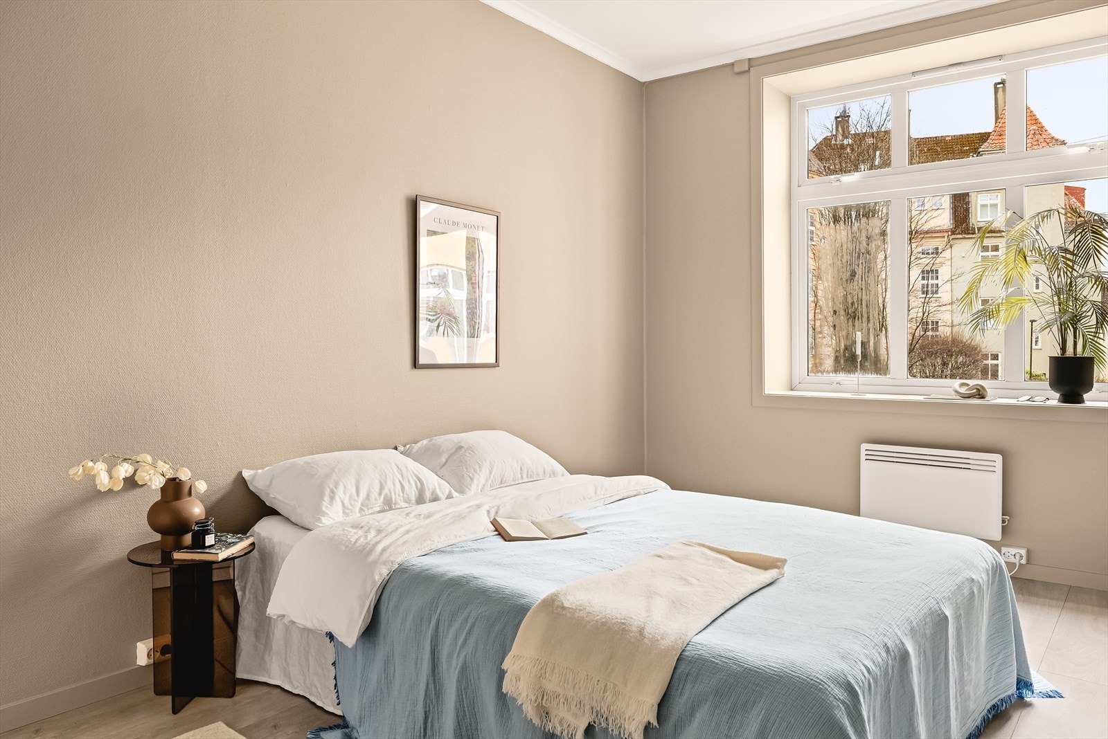 Leilighetens tre soverom måler henholdsvis 5,6, 13,7 og 16,2 kvadratmeter. Galleribilde