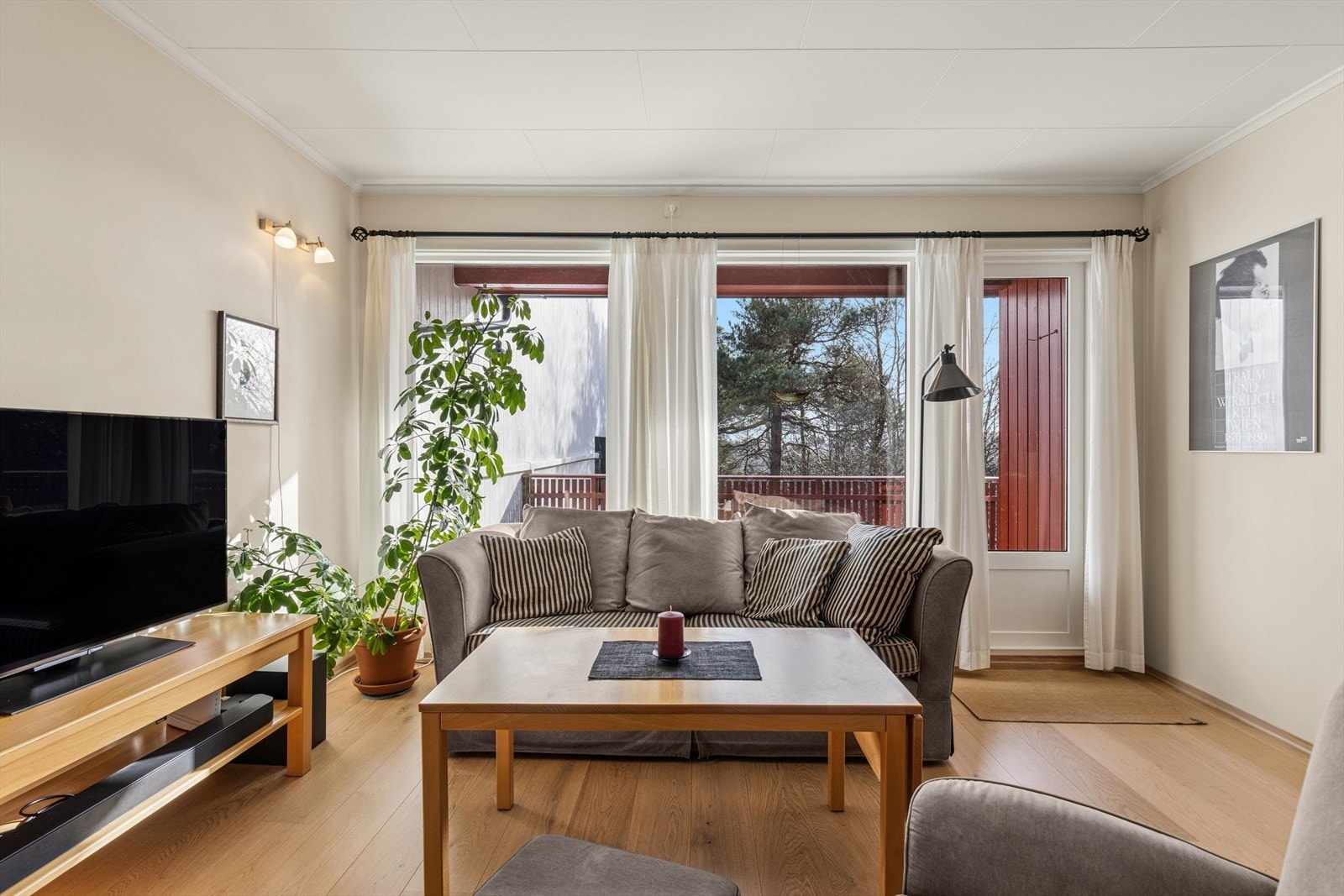 Fra stuen er det utgang til egen balkong. Galleribilde