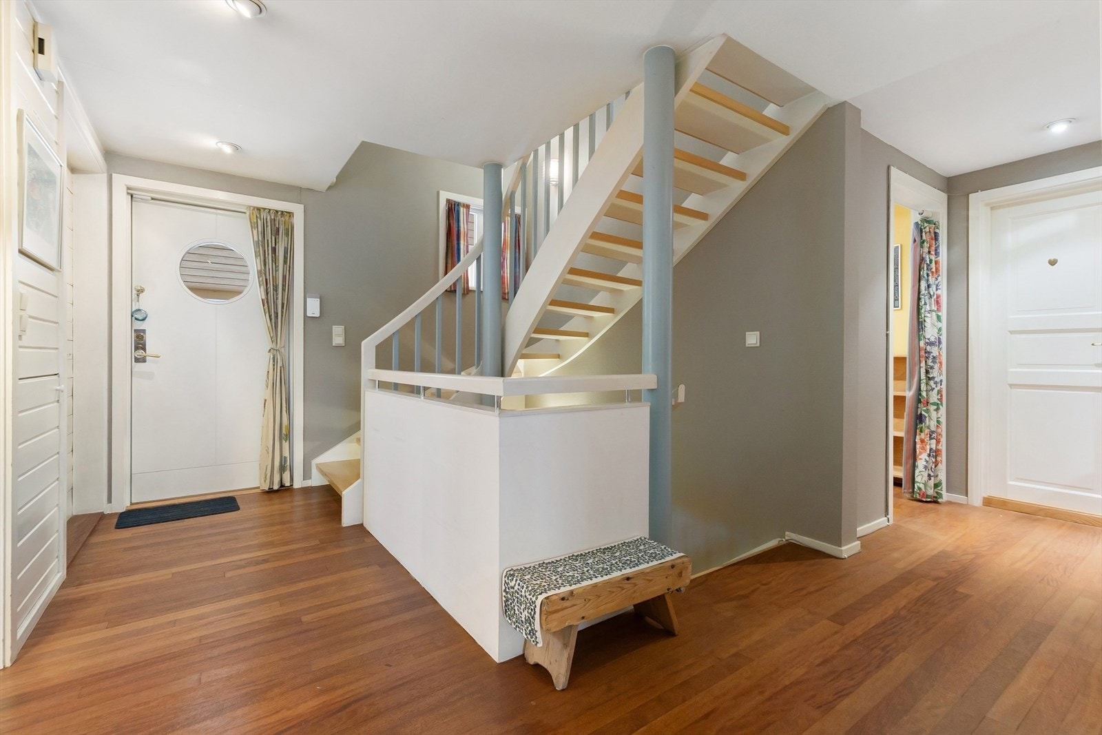 Entré i 1. etasje. Galleribilde