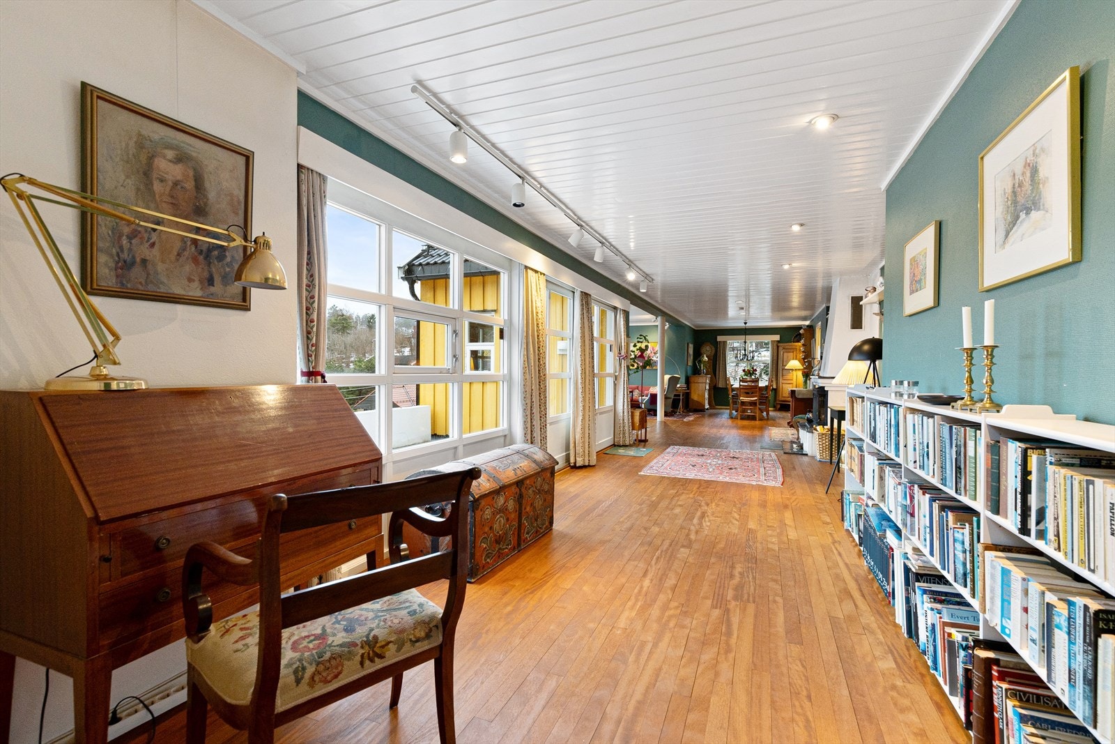 Fra verandaen kommer man inn i stuen. Galleribilde